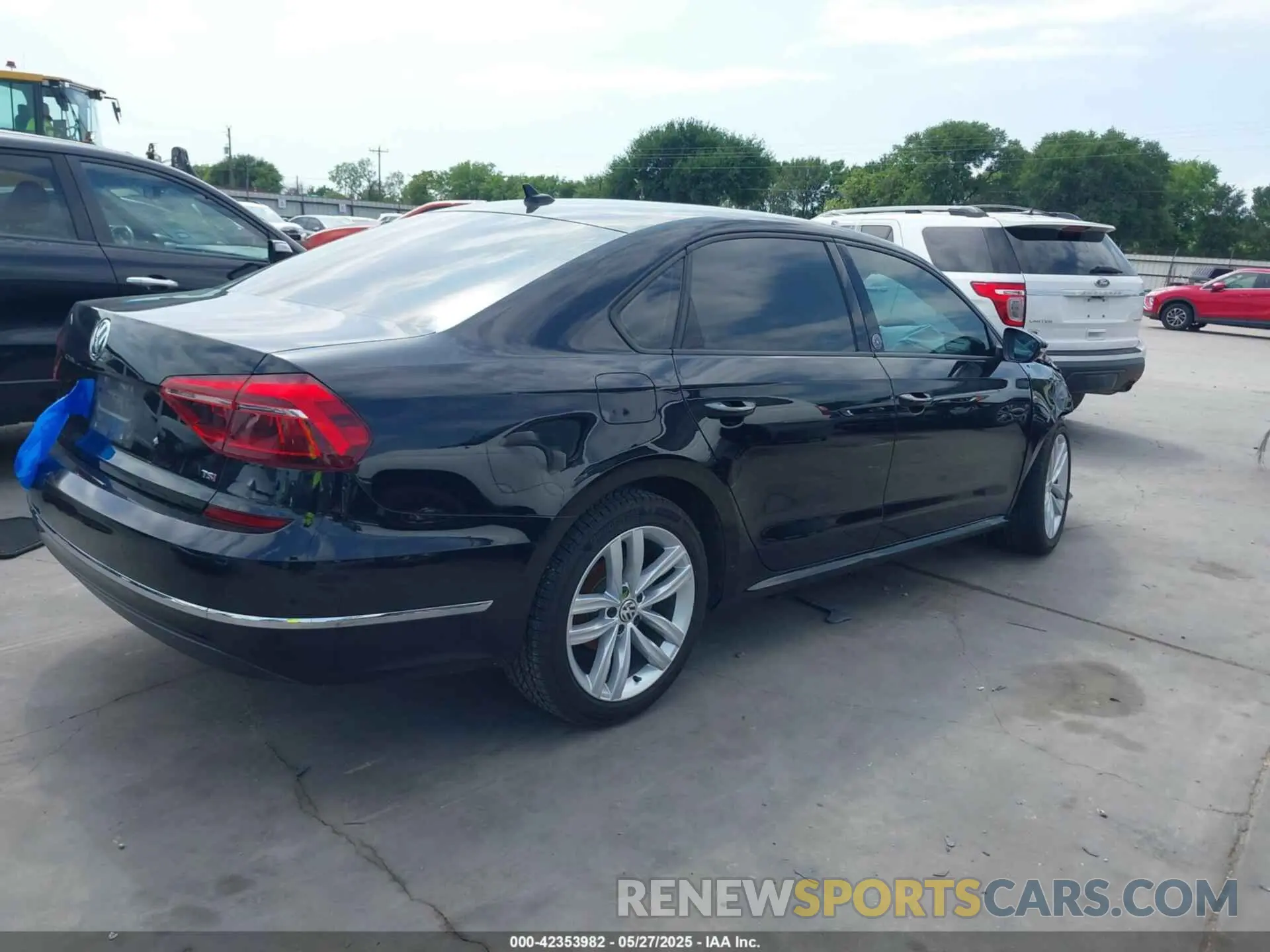 4 fotografías del automóvil dañado 1VWLA7A30KC013101 VOLKSWAGEN PASSAT 2019