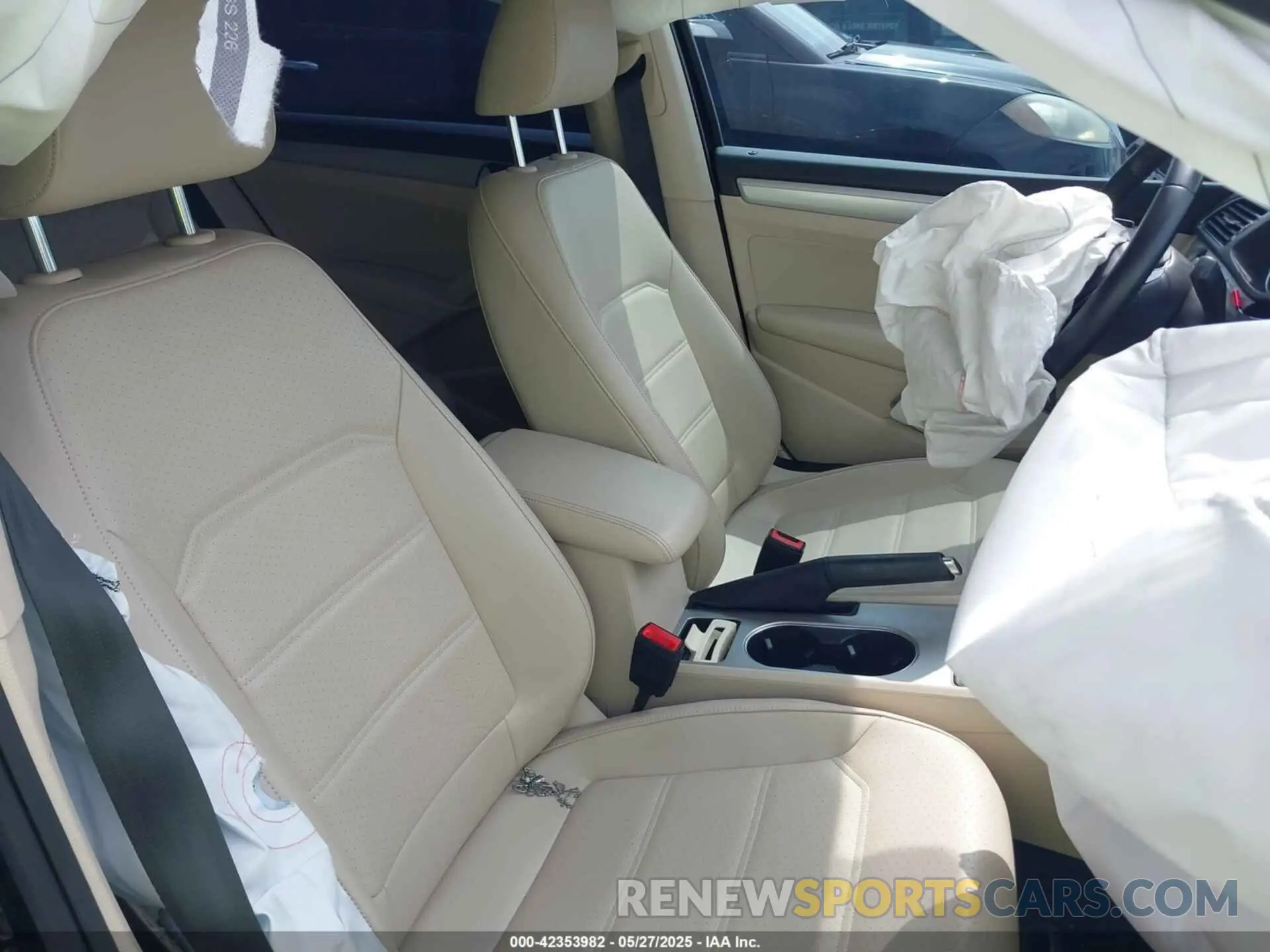 5 fotografías del automóvil dañado 1VWLA7A30KC013101 VOLKSWAGEN PASSAT 2019