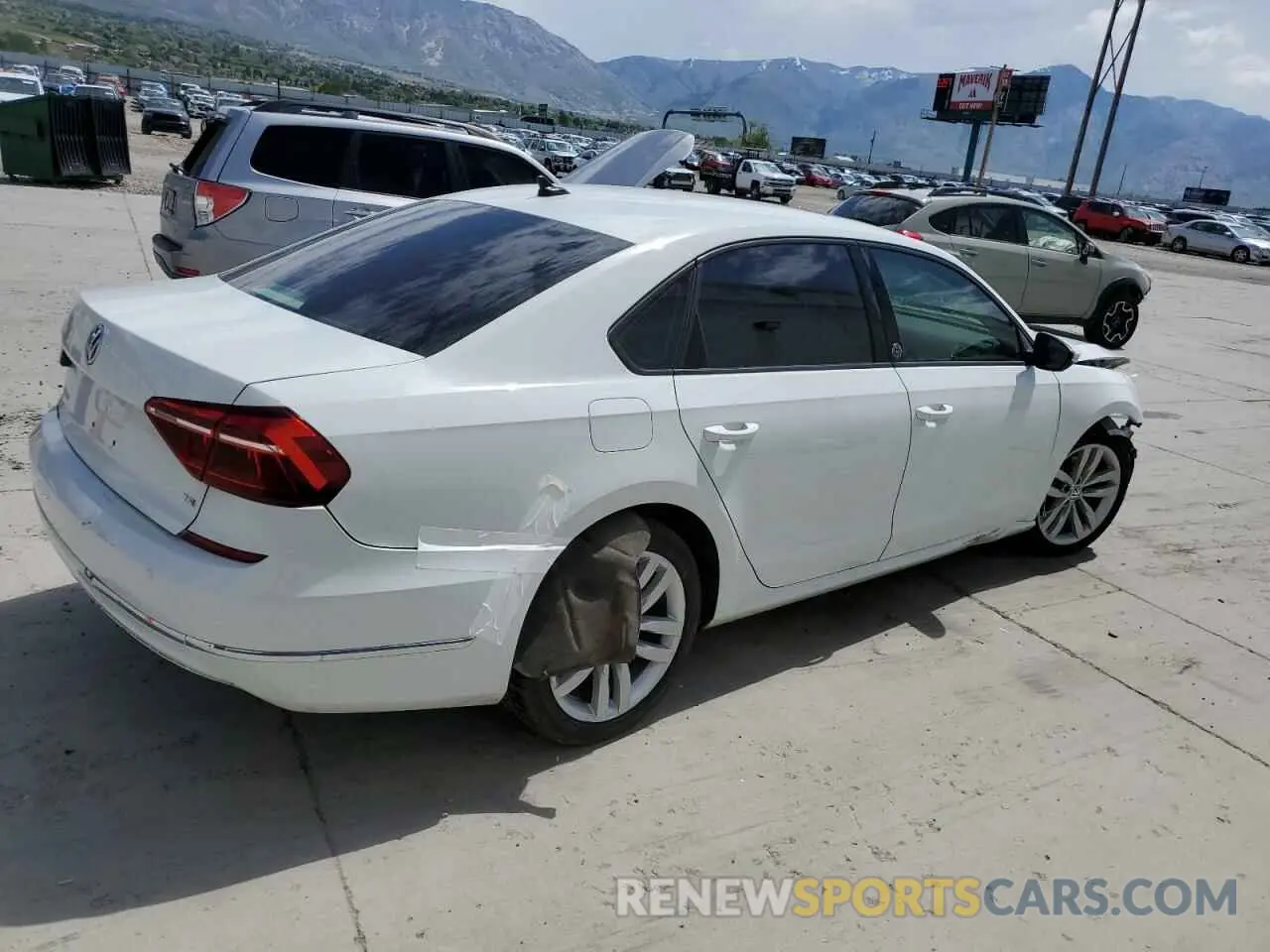 3 fotografías del automóvil dañado 1VWLA7A31KC007064 VOLKSWAGEN PASSAT 2019