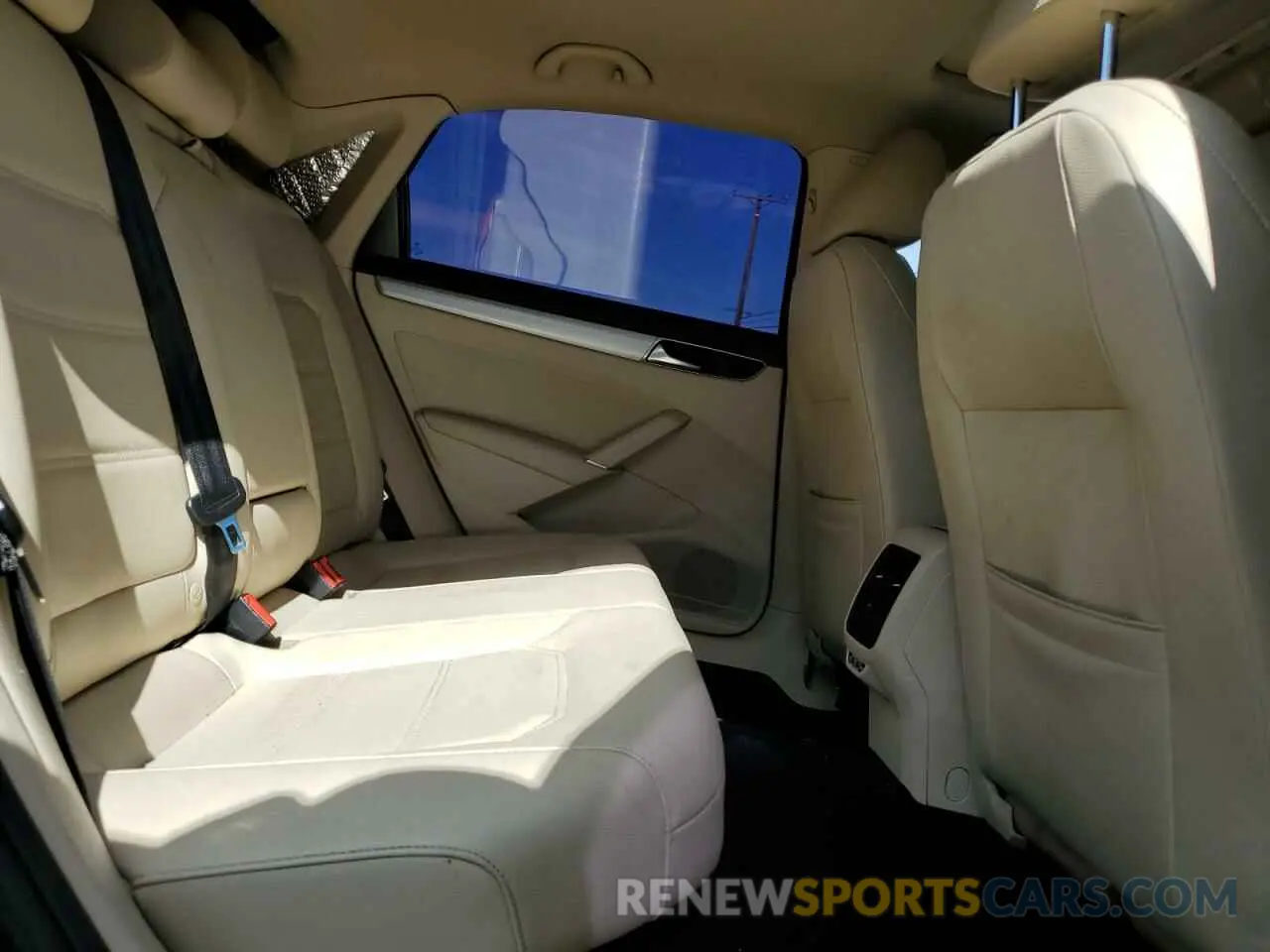 11 fotografías del automóvil dañado 1VWLA7A33KC009589 VOLKSWAGEN PASSAT 2019