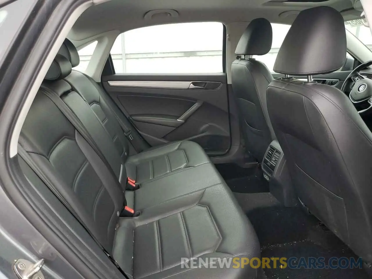 10 fotografías del automóvil dañado 1VWLA7A34KC006183 VOLKSWAGEN PASSAT 2019