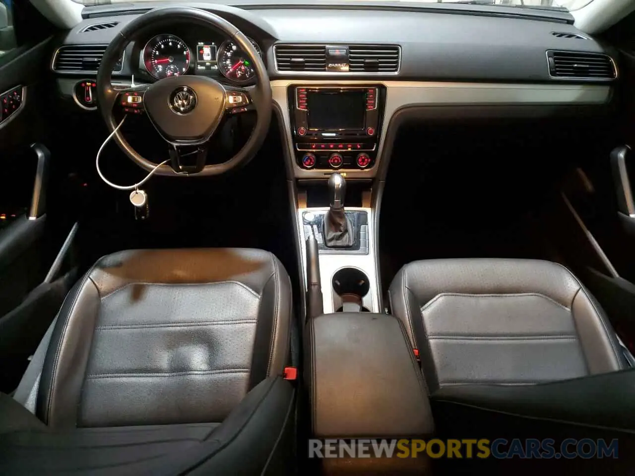 8 fotografías del automóvil dañado 1VWLA7A35KC002255 VOLKSWAGEN PASSAT 2019