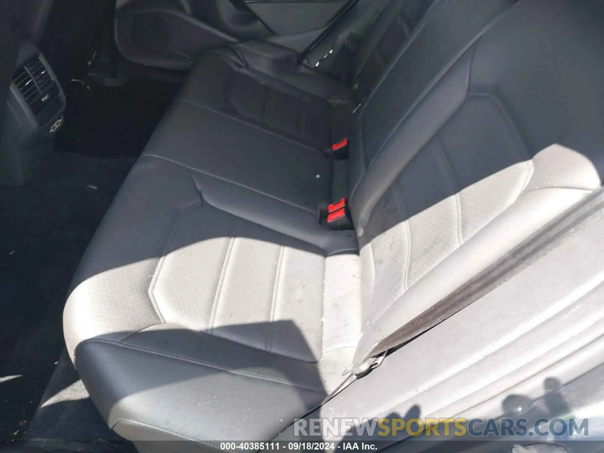 8 fotografías del automóvil dañado 1VWLA7A35KC011084 VOLKSWAGEN PASSAT 2019