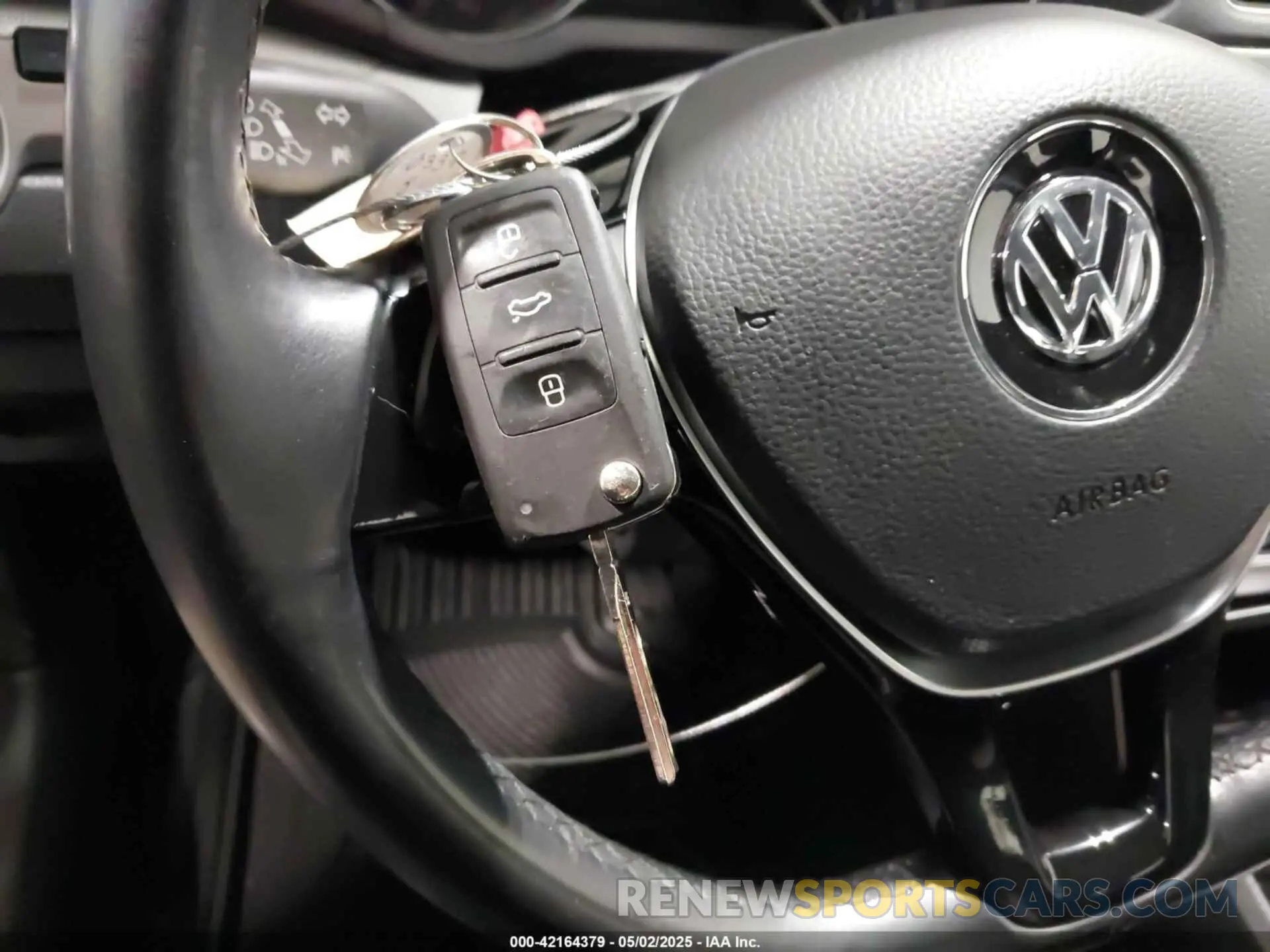 11 fotografías del automóvil dañado 1VWLA7A36KC004077 VOLKSWAGEN PASSAT 2019
