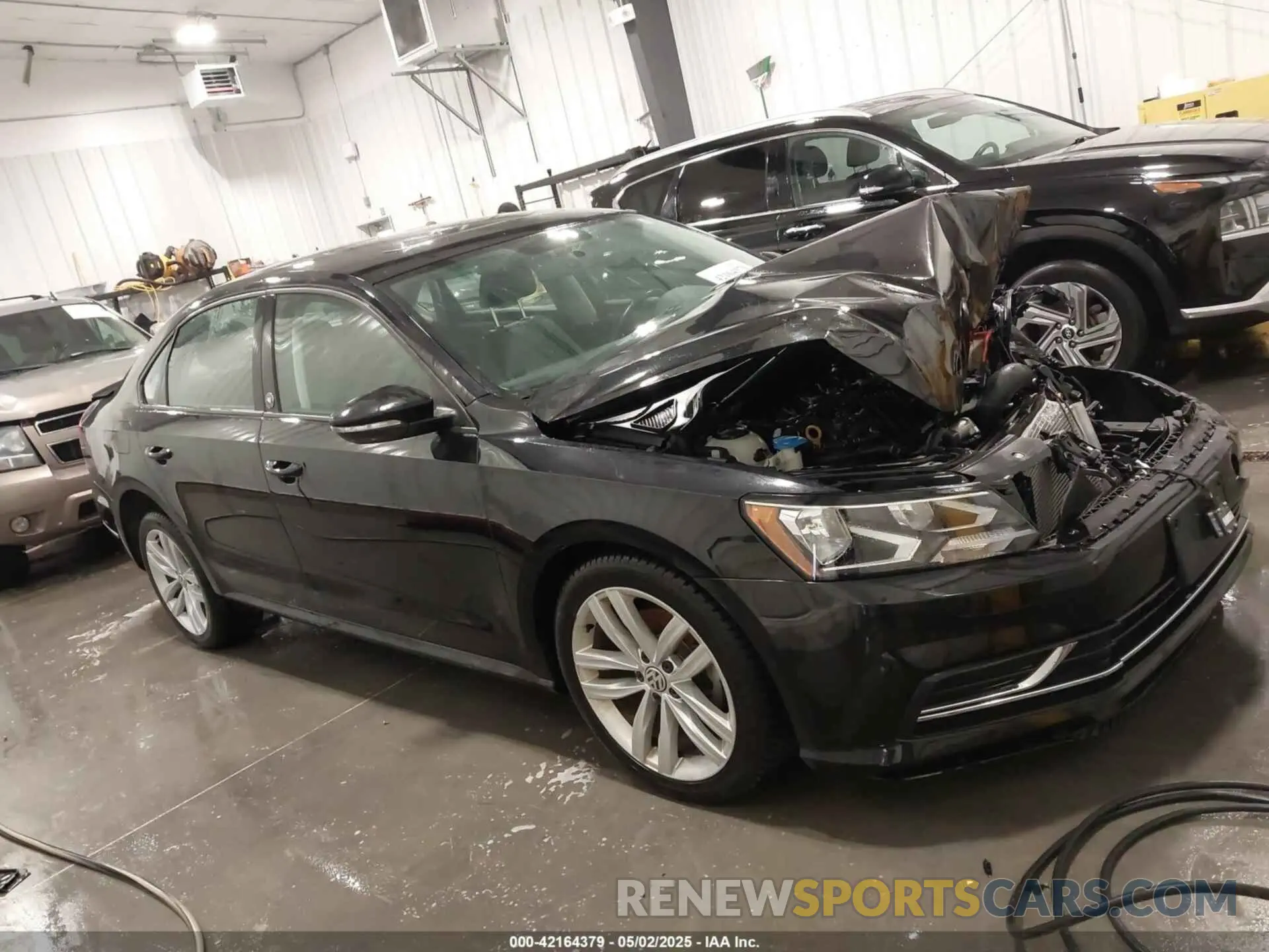 14 fotografías del automóvil dañado 1VWLA7A36KC004077 VOLKSWAGEN PASSAT 2019
