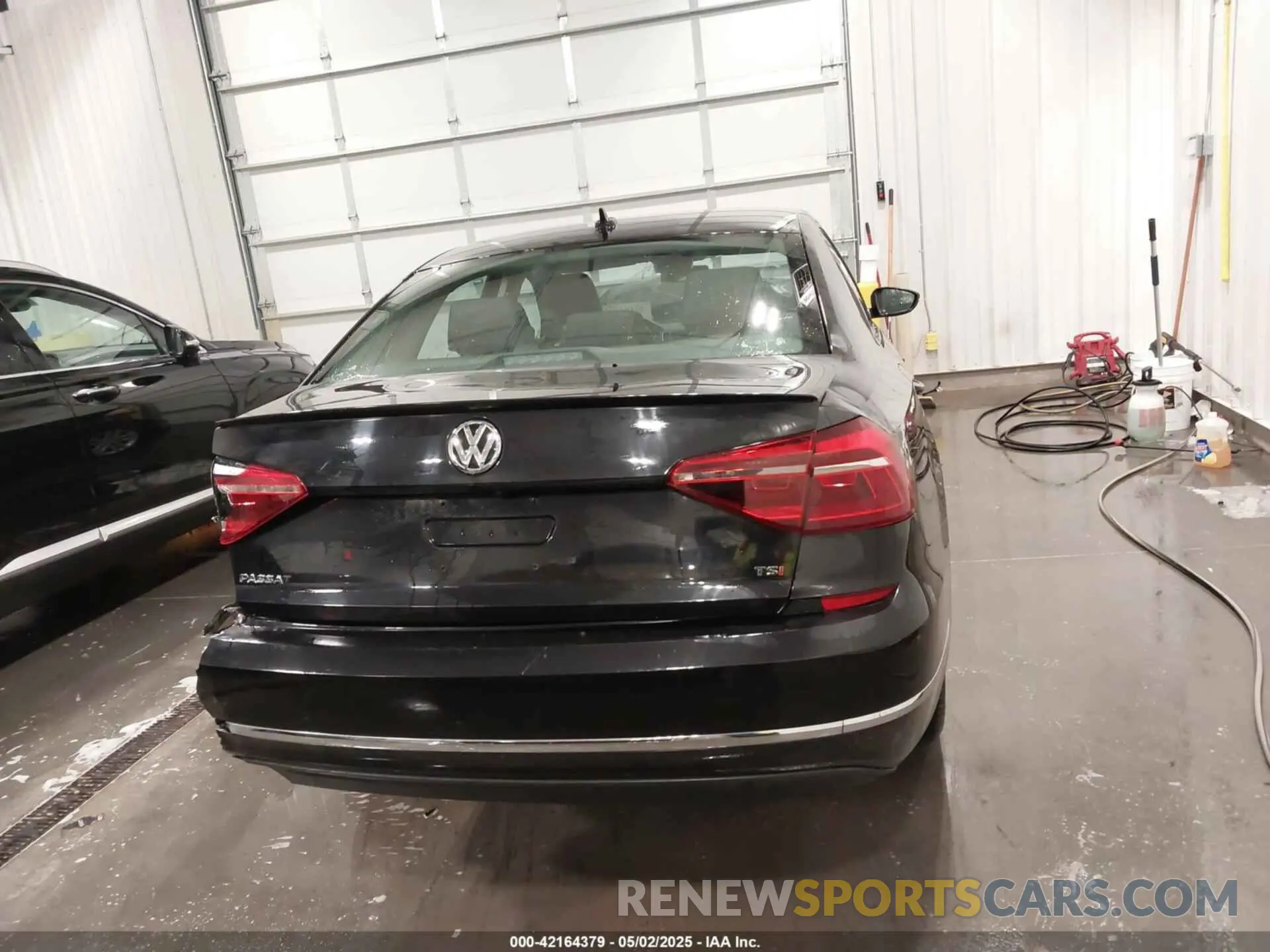 17 fotografías del automóvil dañado 1VWLA7A36KC004077 VOLKSWAGEN PASSAT 2019