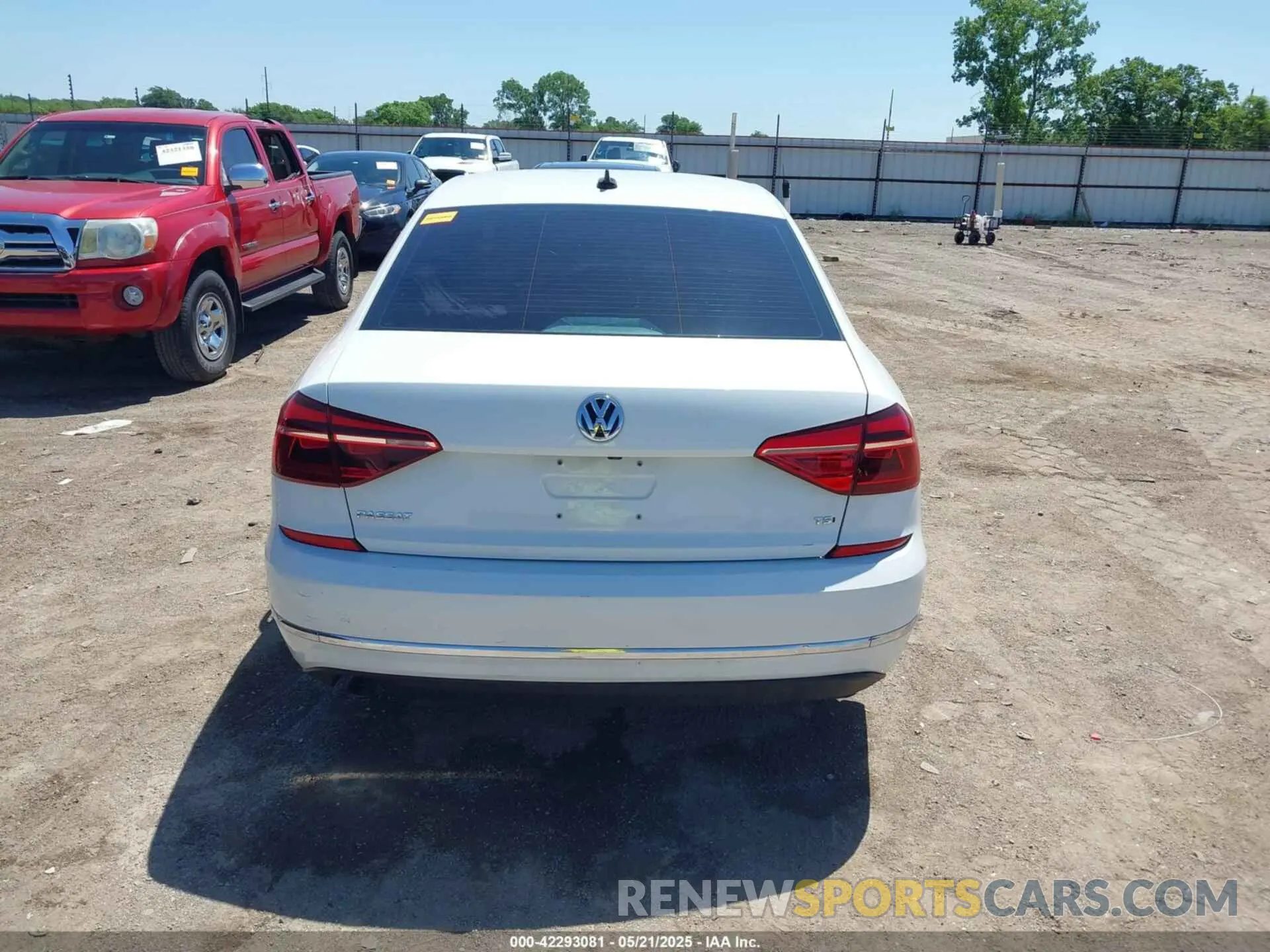 17 fotografías del automóvil dañado 1VWLA7A36KC008789 VOLKSWAGEN PASSAT 2019
