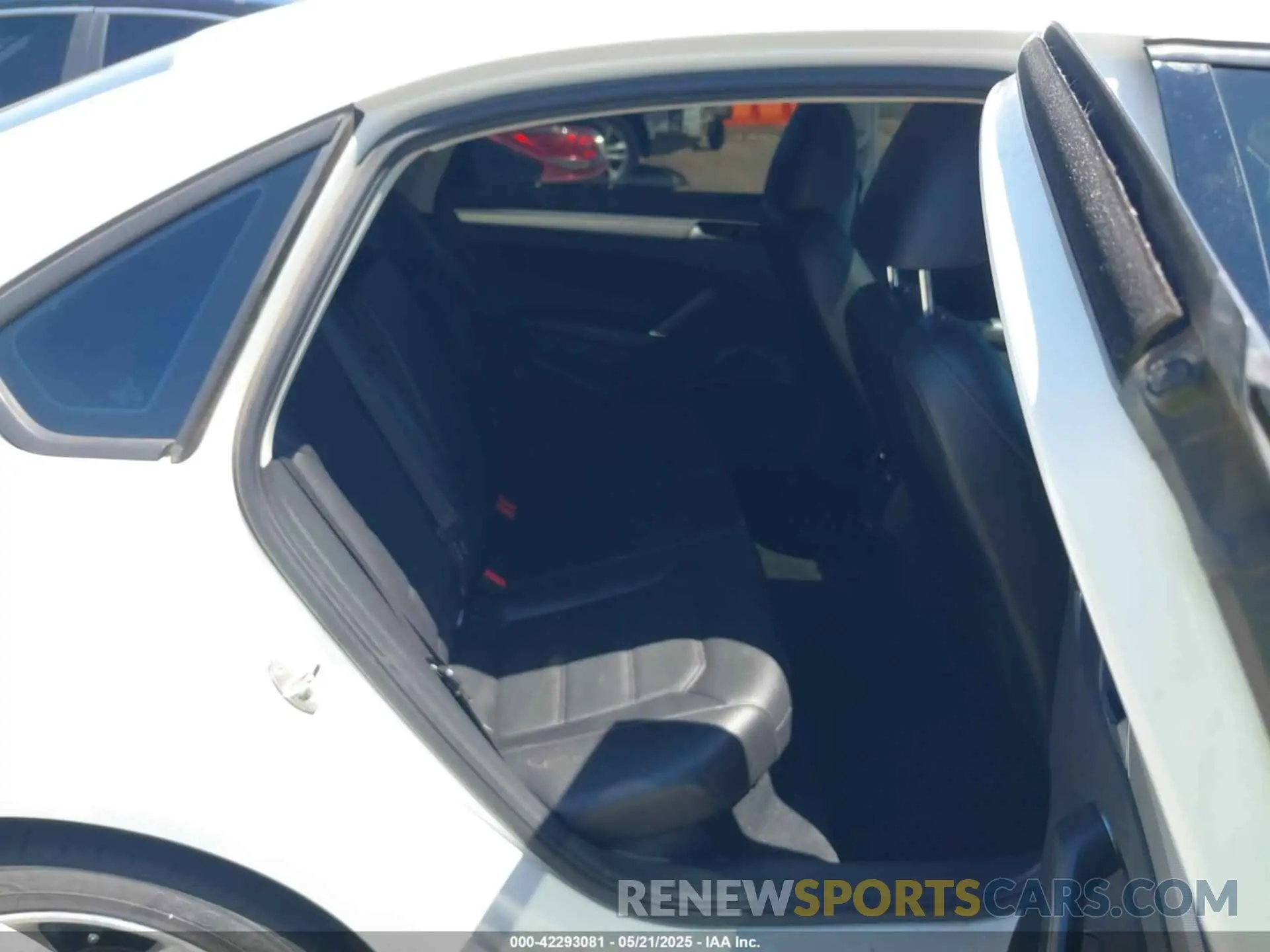 8 fotografías del automóvil dañado 1VWLA7A36KC008789 VOLKSWAGEN PASSAT 2019