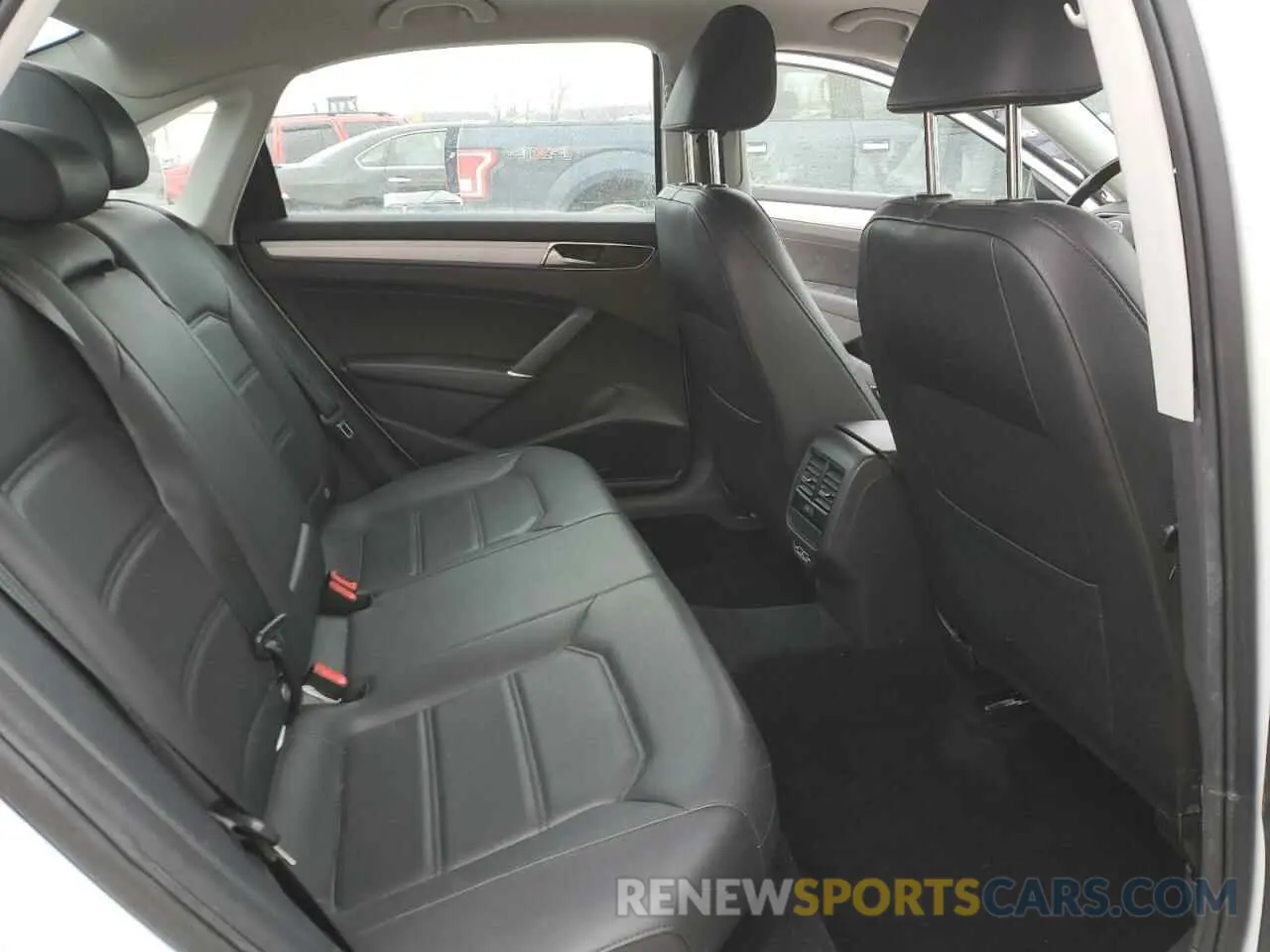 10 fotografías del automóvil dañado 1VWLA7A37KC010650 VOLKSWAGEN PASSAT 2019