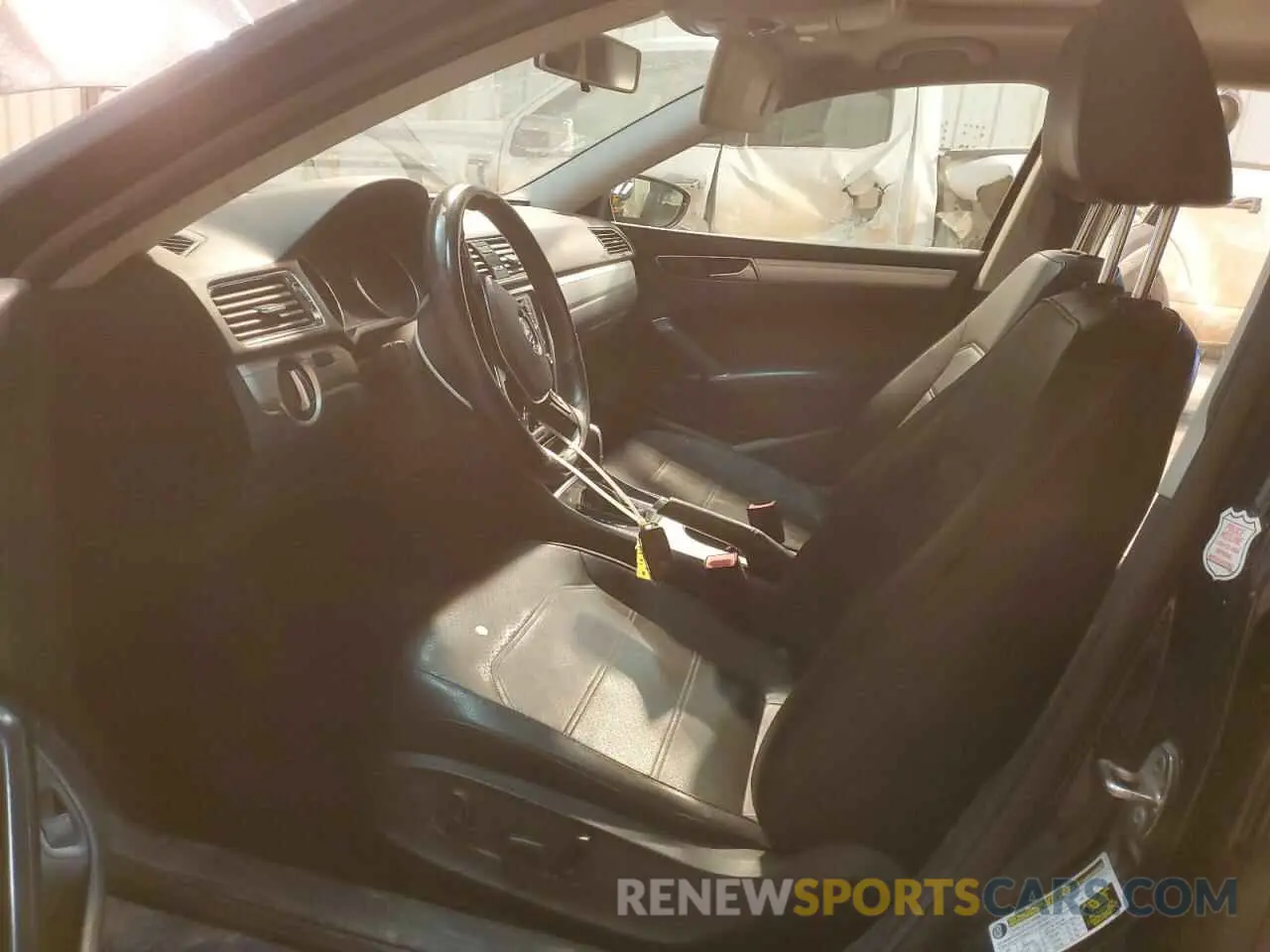 7 fotografías del automóvil dañado 1VWLA7A38KC012259 VOLKSWAGEN PASSAT 2019