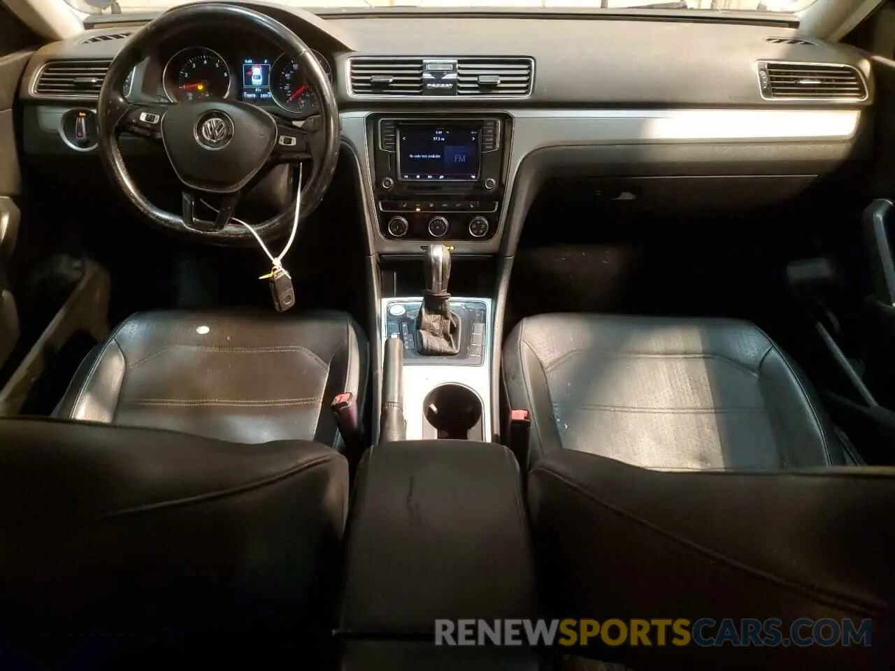 8 fotografías del automóvil dañado 1VWLA7A38KC012259 VOLKSWAGEN PASSAT 2019