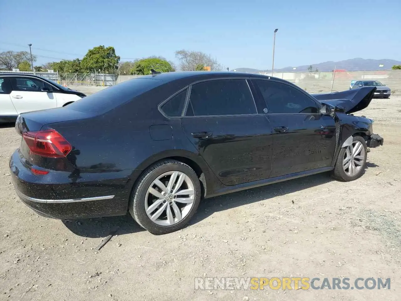 3 fotografías del automóvil dañado 1VWLA7A39KC003537 VOLKSWAGEN PASSAT 2019