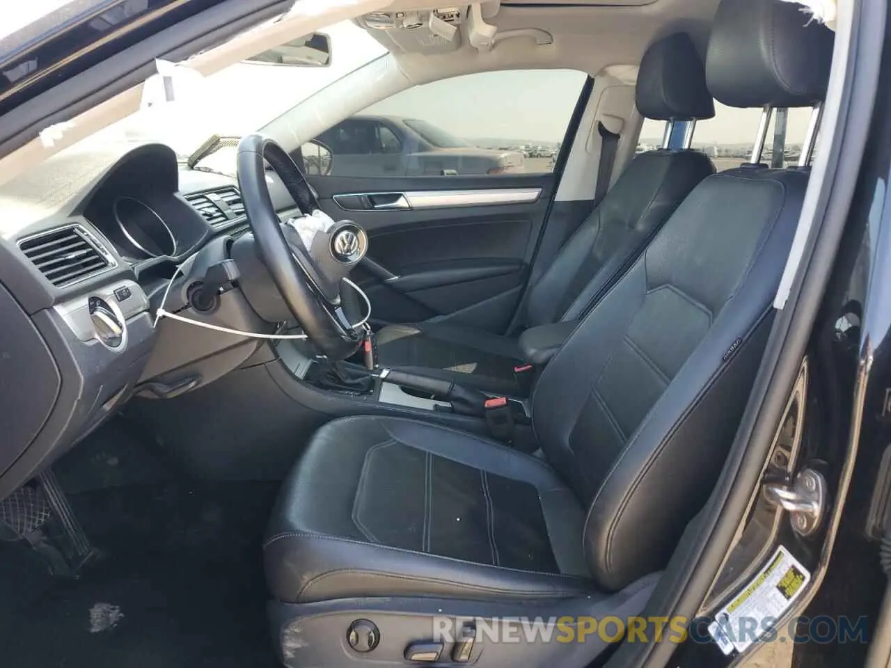 7 fotografías del automóvil dañado 1VWLA7A39KC003537 VOLKSWAGEN PASSAT 2019
