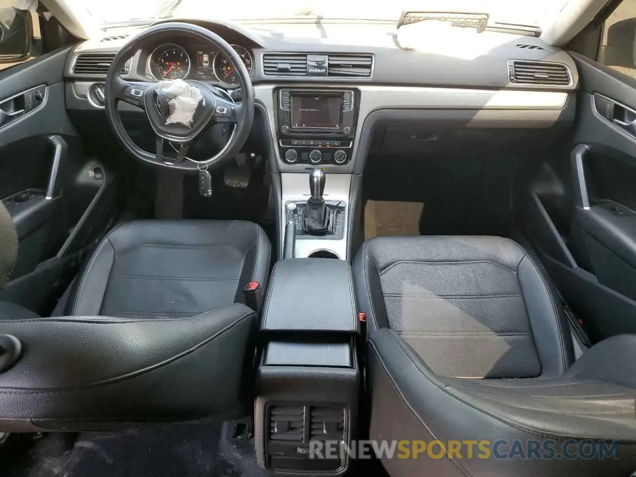 8 fotografías del automóvil dañado 1VWLA7A39KC003537 VOLKSWAGEN PASSAT 2019
