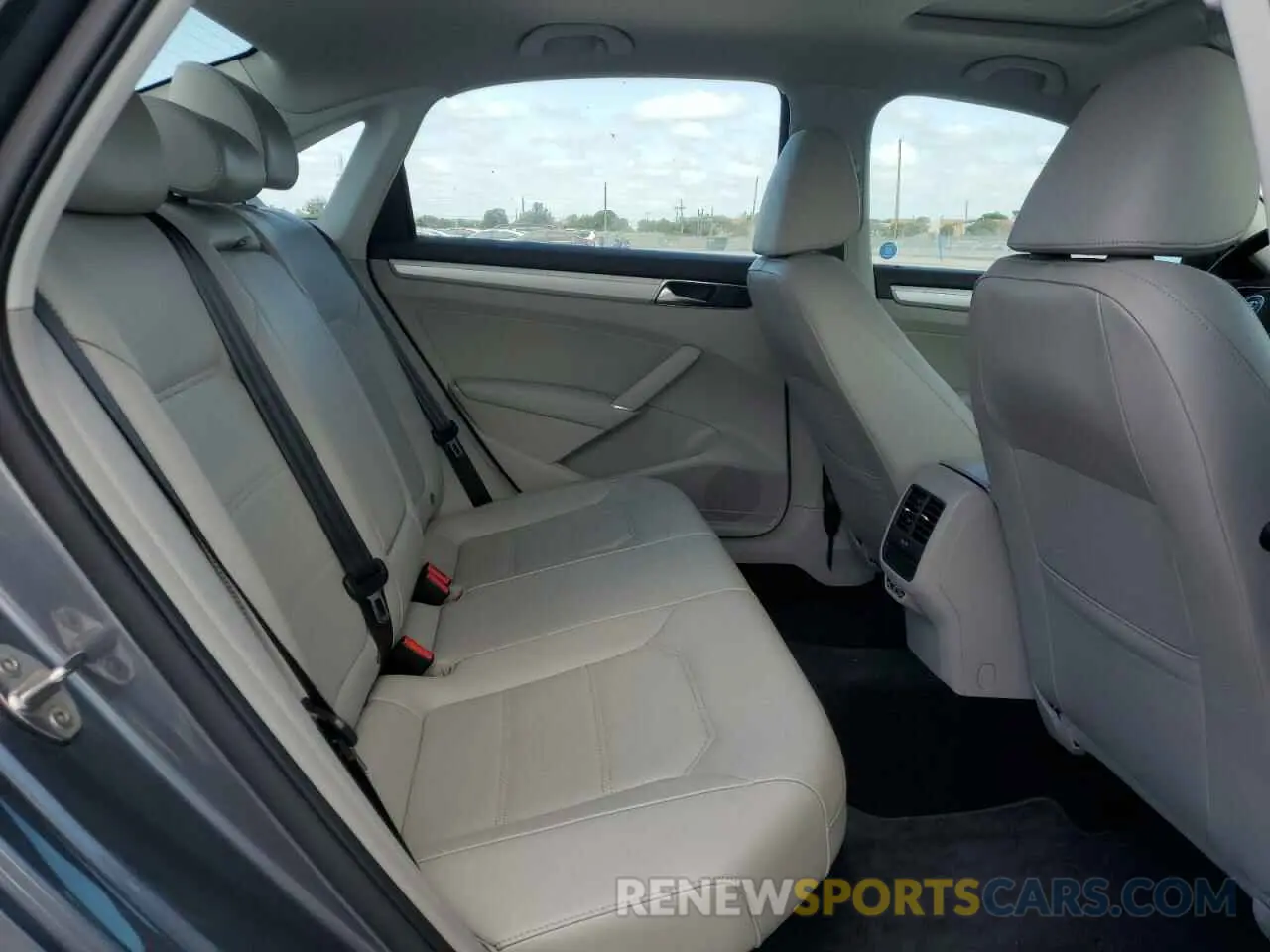 10 fotografías del automóvil dañado 1VWLA7A3XKC001733 VOLKSWAGEN PASSAT 2019