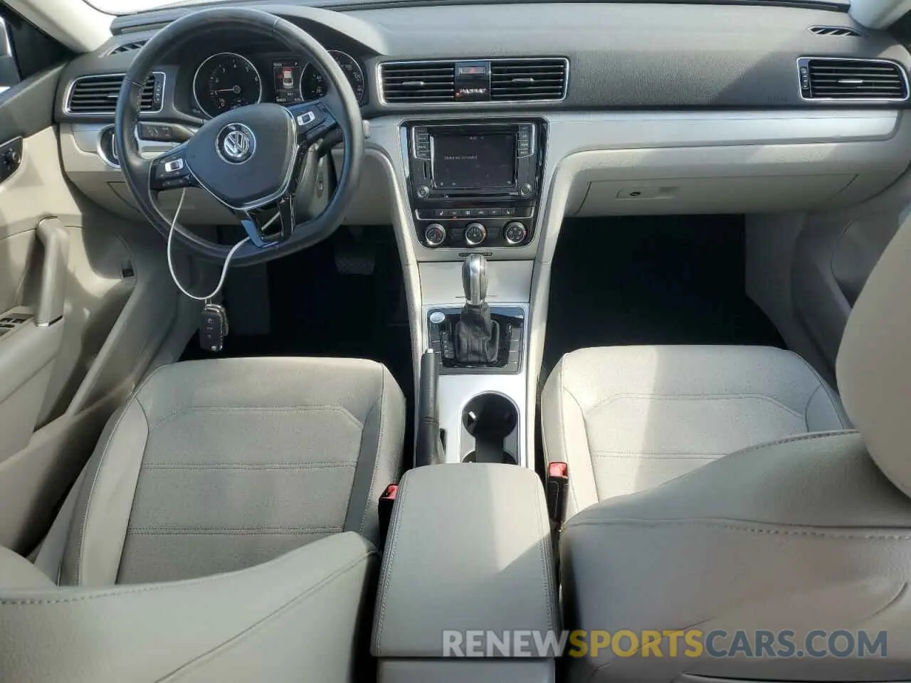 8 fotografías del automóvil dañado 1VWLA7A3XKC001733 VOLKSWAGEN PASSAT 2019