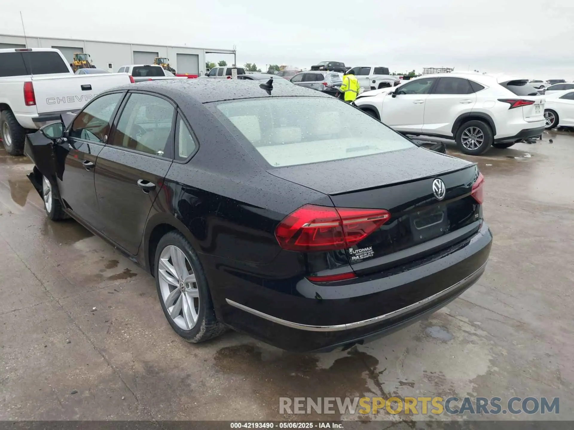 3 fotografías del automóvil dañado 1VWLA7A3XKC005667 VOLKSWAGEN PASSAT 2019