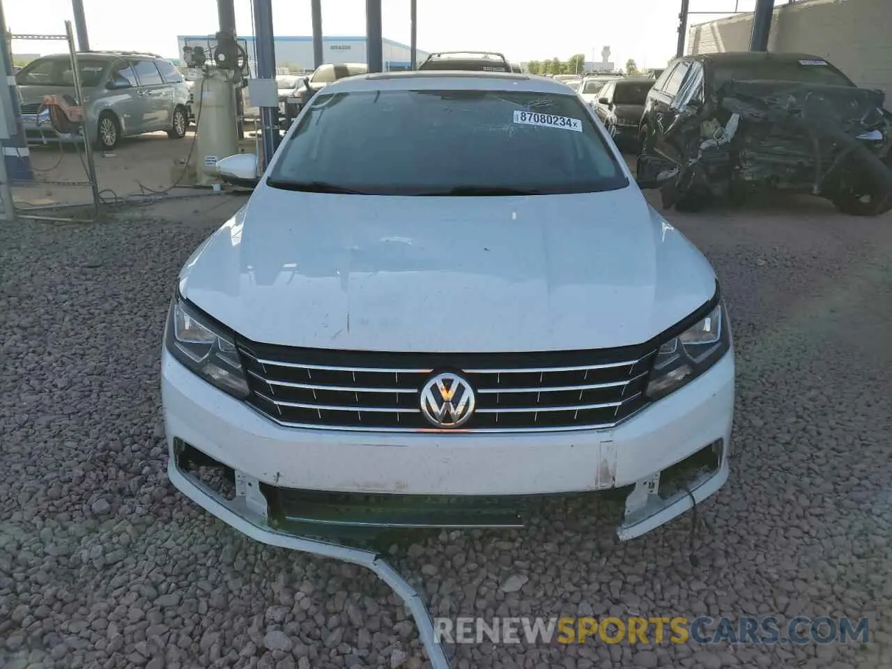 5 fotografías del automóvil dañado 1VWLA7A3XKC011596 VOLKSWAGEN PASSAT 2019