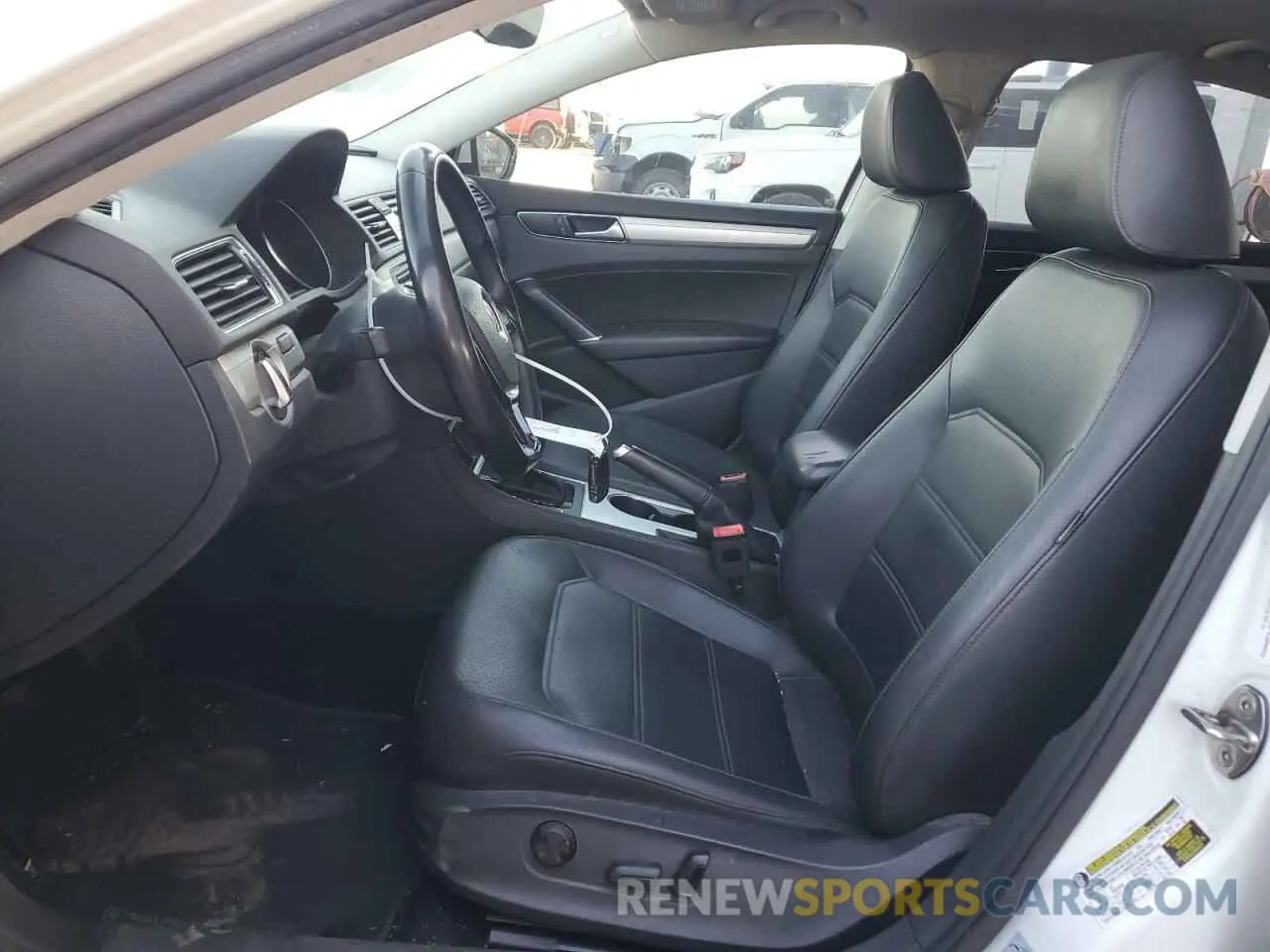 7 fotografías del automóvil dañado 1VWLA7A3XKC011596 VOLKSWAGEN PASSAT 2019