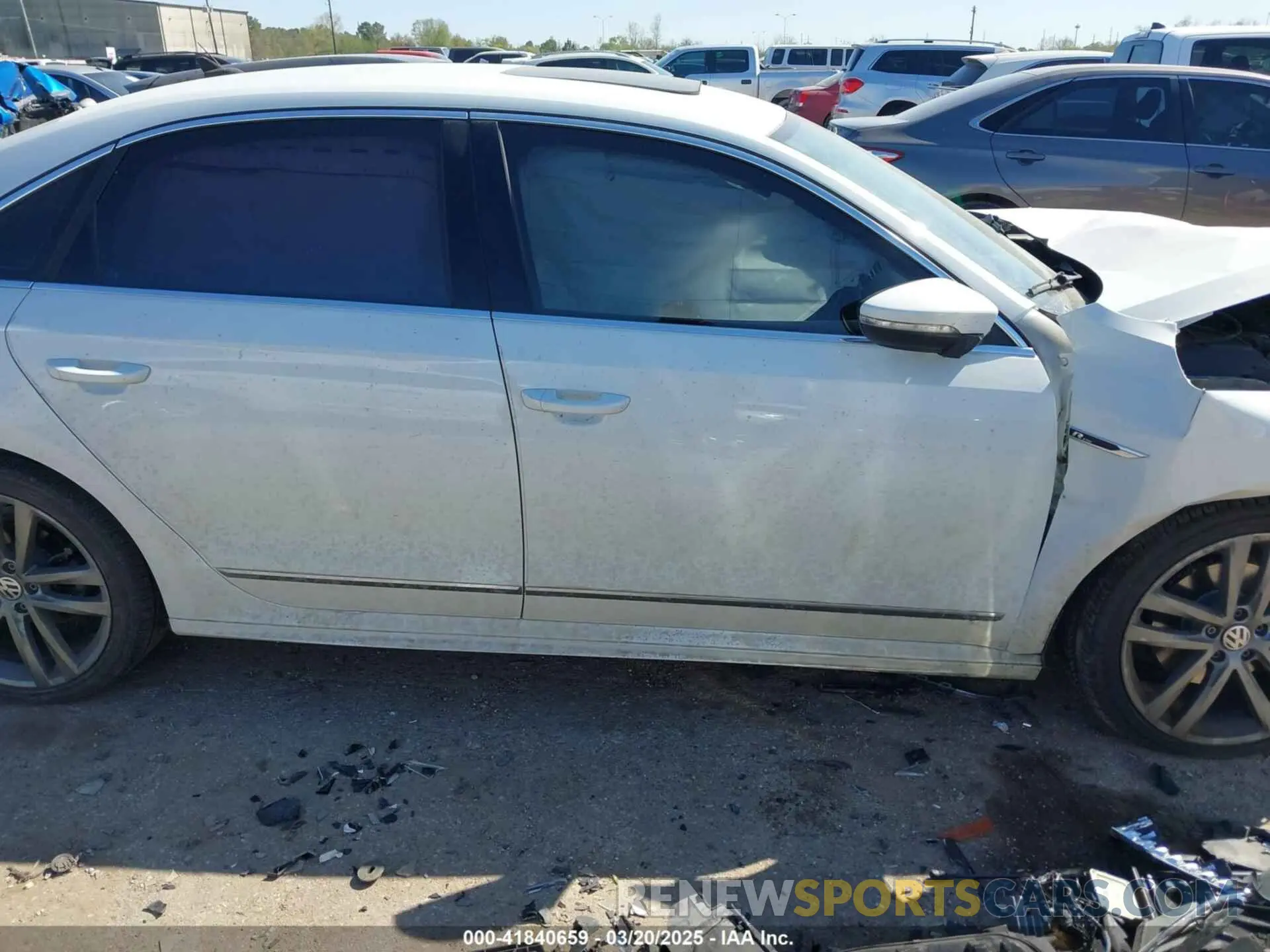 14 fotografías del automóvil dañado 1VWMA7A31KC000846 VOLKSWAGEN PASSAT 2019