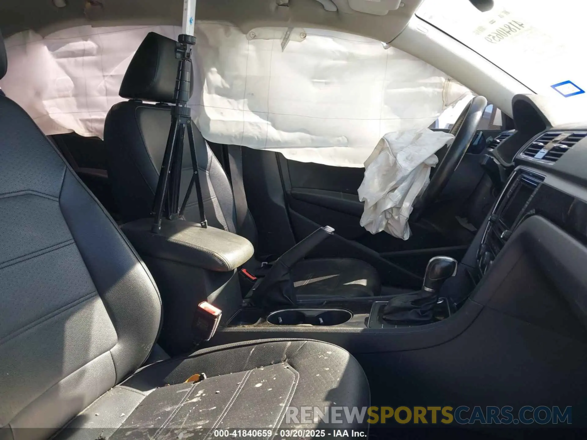 5 fotografías del automóvil dañado 1VWMA7A31KC000846 VOLKSWAGEN PASSAT 2019