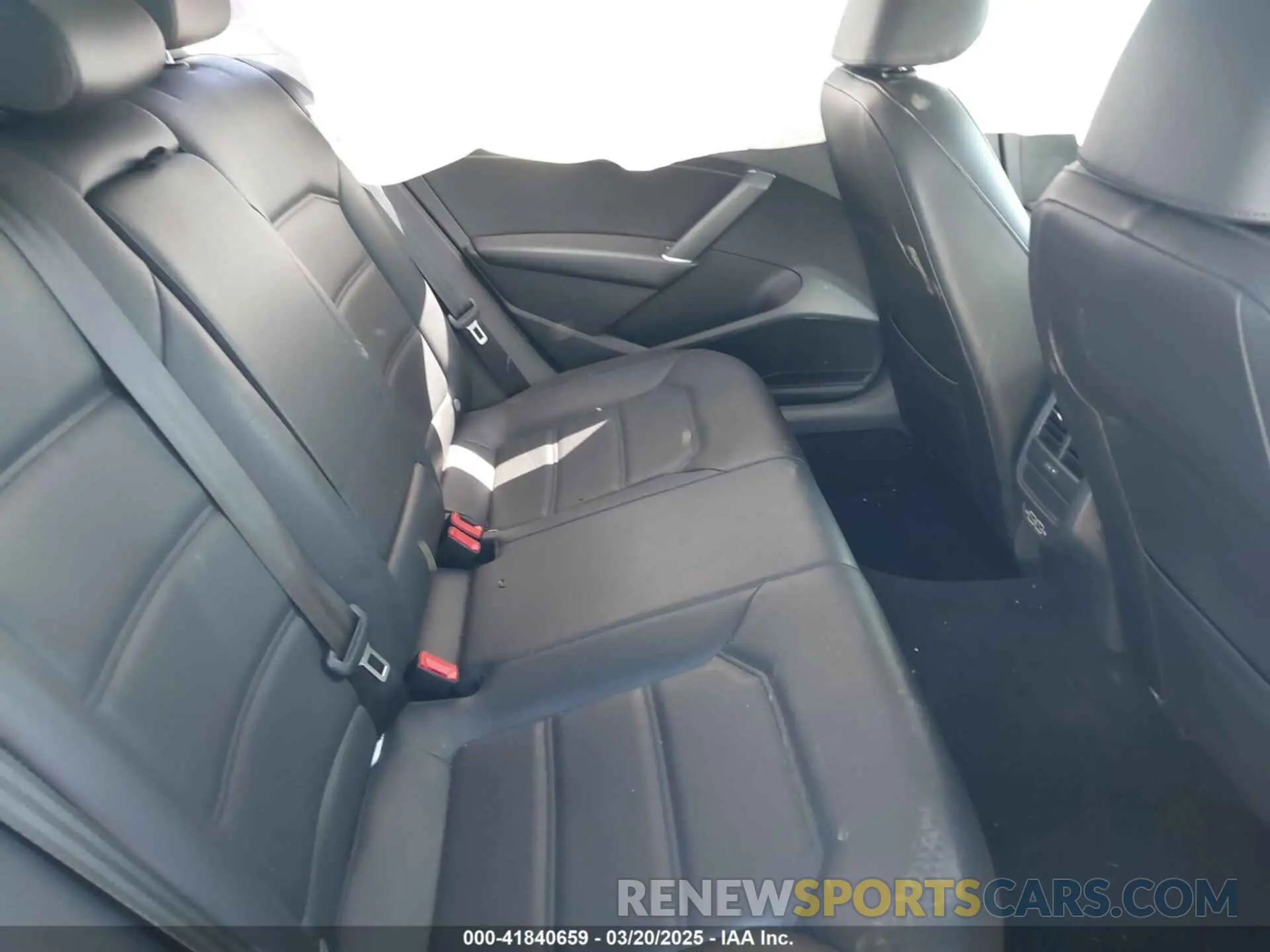 8 fotografías del automóvil dañado 1VWMA7A31KC000846 VOLKSWAGEN PASSAT 2019