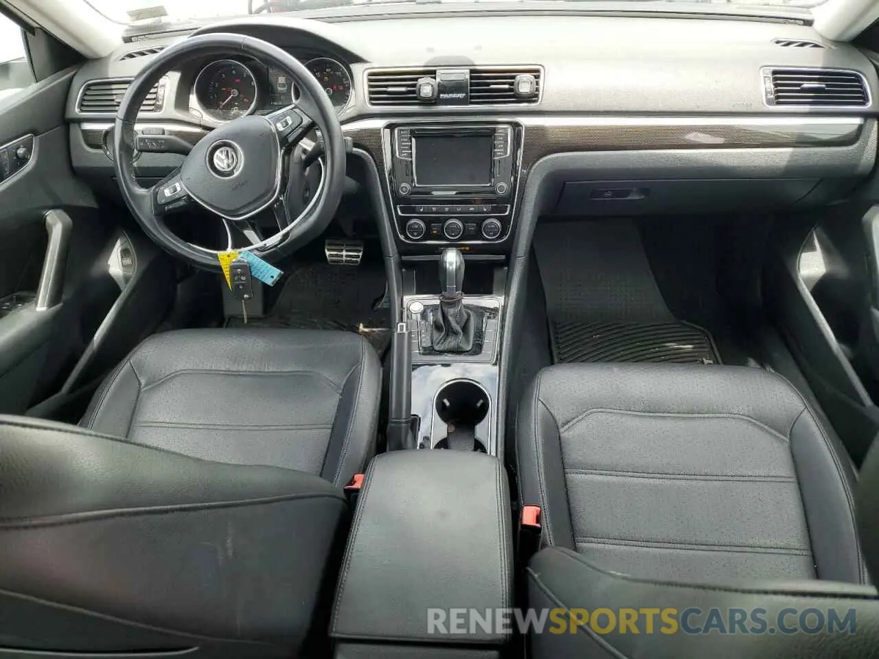8 fotografías del automóvil dañado 1VWMA7A38KC001119 VOLKSWAGEN PASSAT 2019