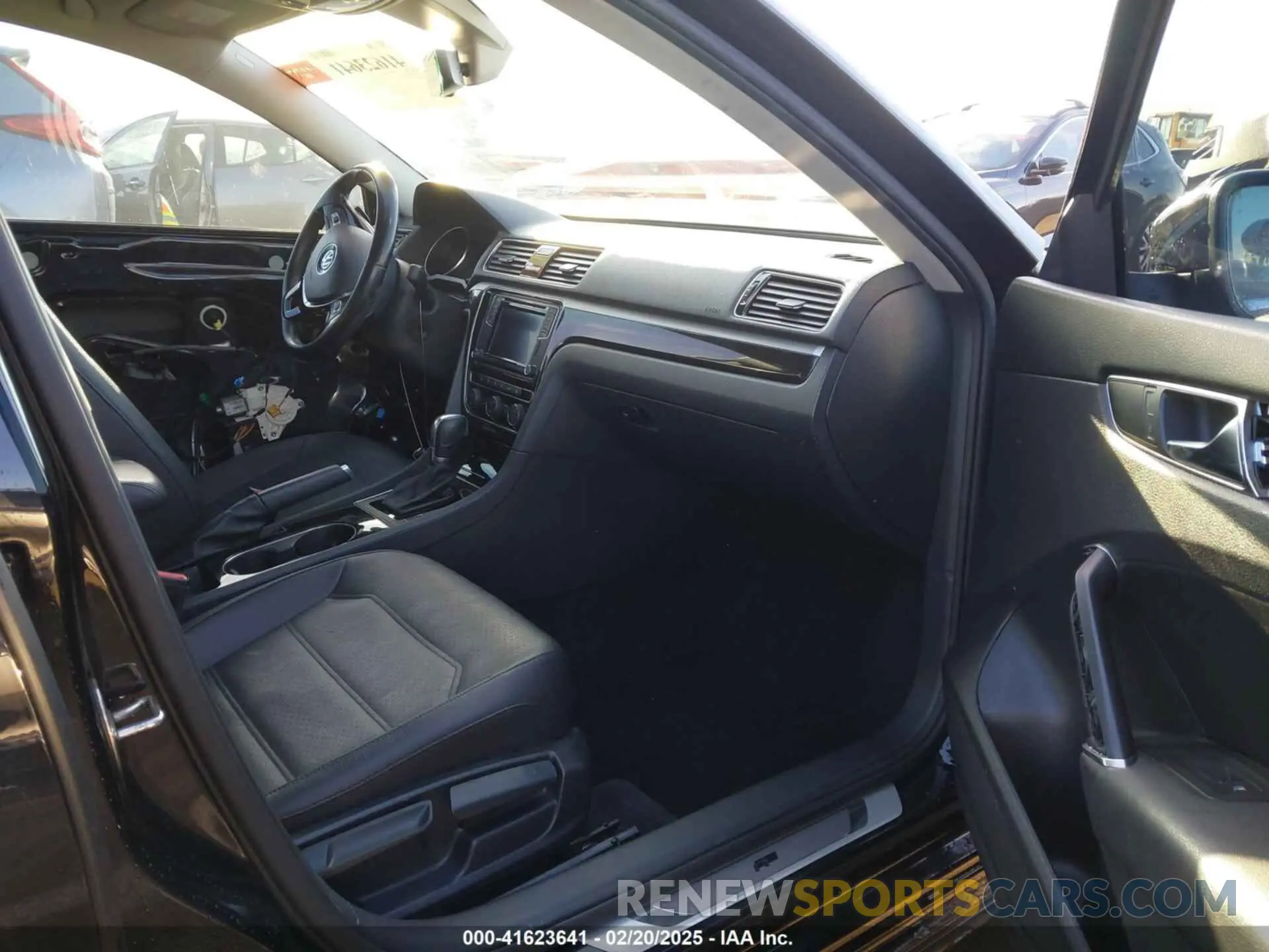 5 fotografías del automóvil dañado 1VWMA7A3XKC002952 VOLKSWAGEN PASSAT 2019