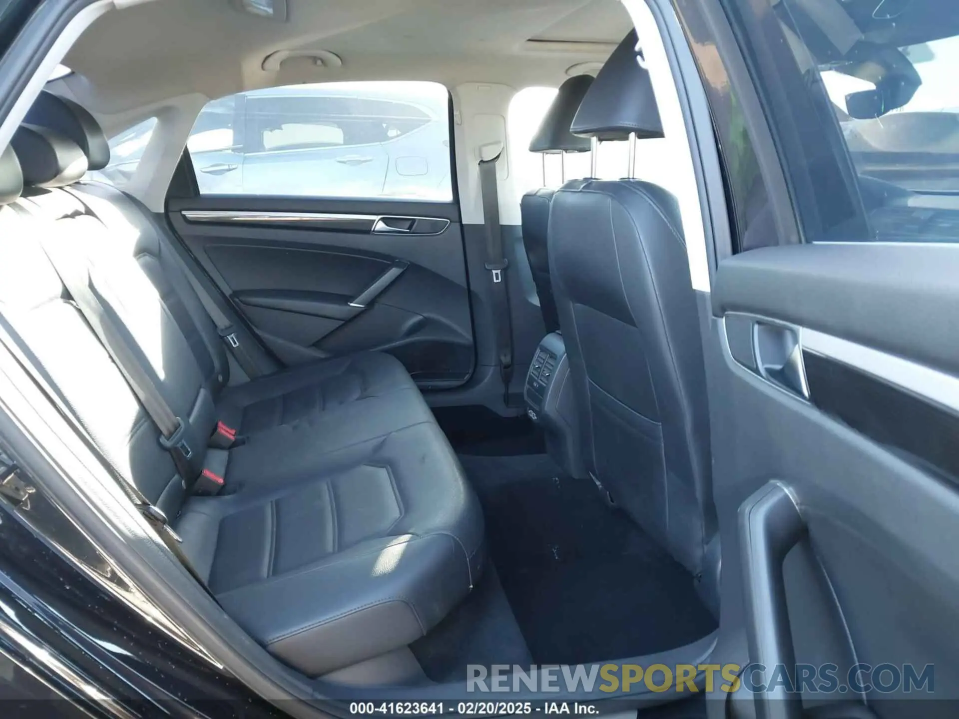8 fotografías del automóvil dañado 1VWMA7A3XKC002952 VOLKSWAGEN PASSAT 2019