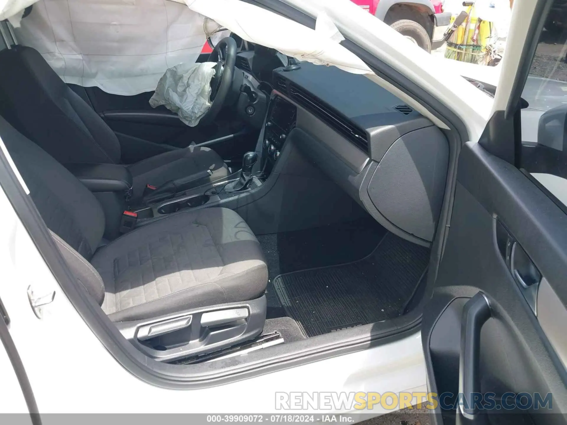 5 fotografías del automóvil dañado 1VWAA7A35LC012759 VOLKSWAGEN PASSAT 2020