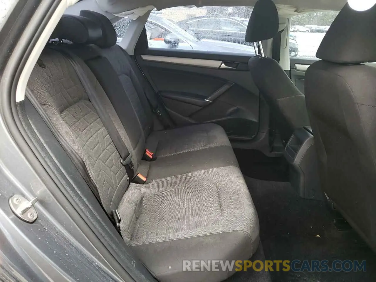 10 fotografías del automóvil dañado 1VWAA7A3XLC023675 VOLKSWAGEN PASSAT 2020