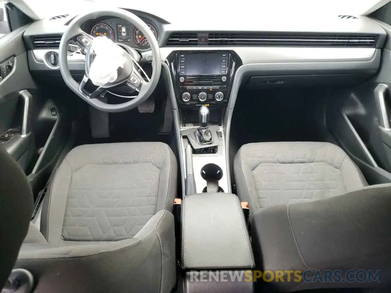 8 fotografías del automóvil dañado 1VWAA7A3XLC023675 VOLKSWAGEN PASSAT 2020