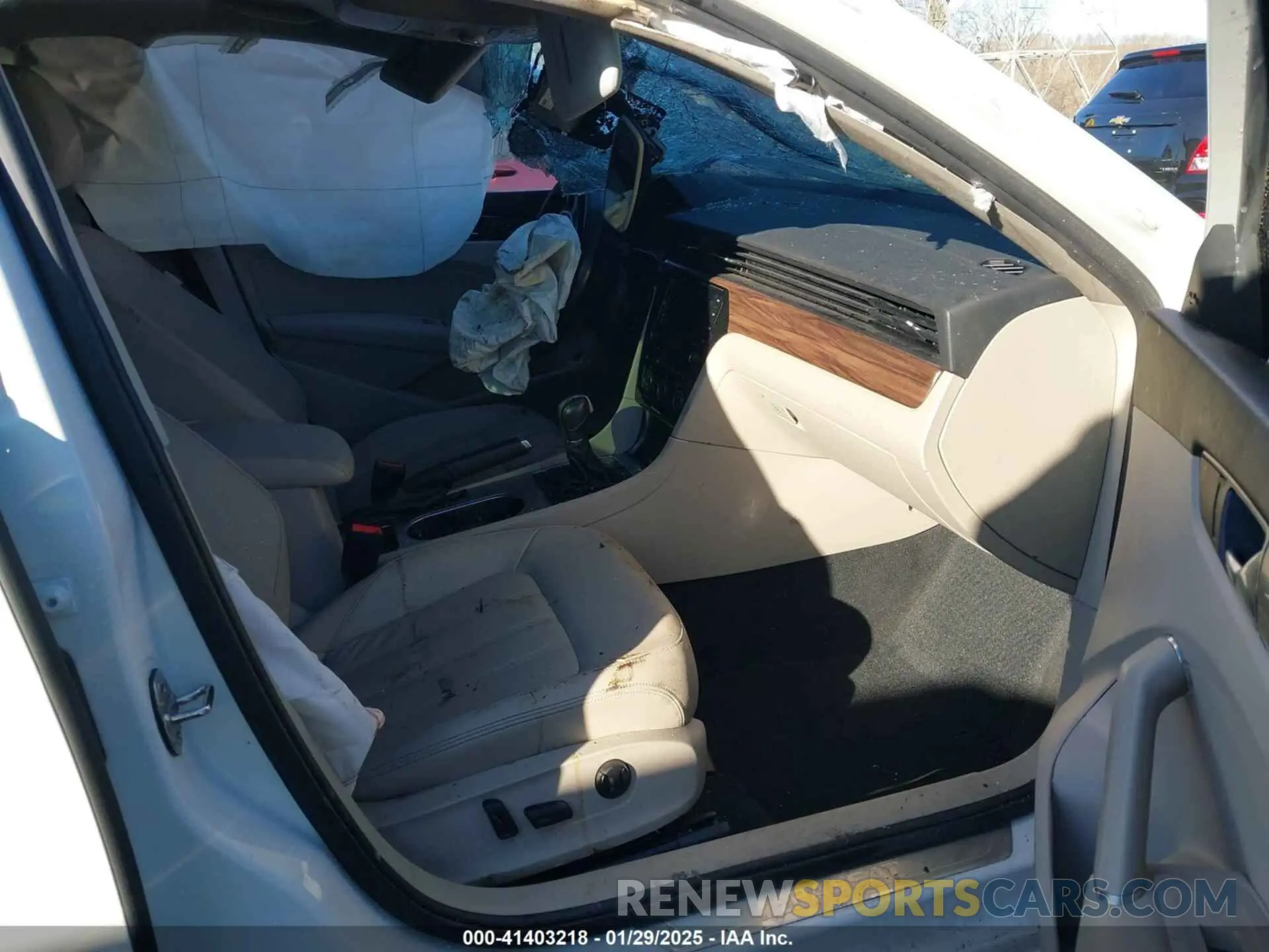 9 fotografías del automóvil dañado 1VWCA7A33LC010470 VOLKSWAGEN PASSAT 2020