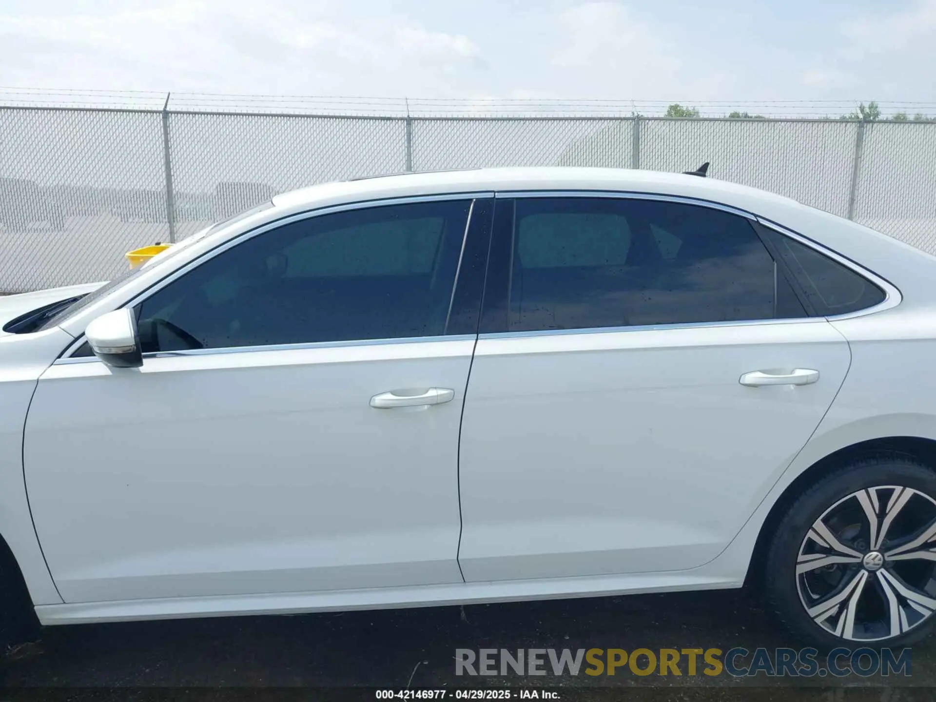 14 fotografías del automóvil dañado 1VWCA7A35LC020918 VOLKSWAGEN PASSAT 2020