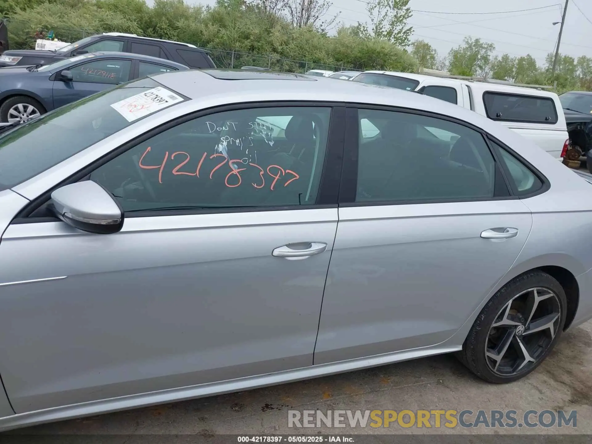 14 fotografías del automóvil dañado 1VWMA7A32LC021805 VOLKSWAGEN PASSAT 2020