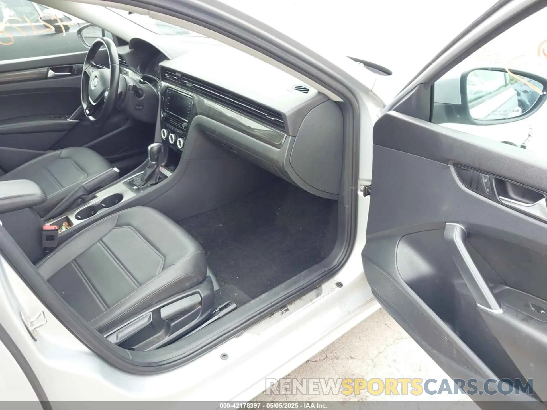 5 fotografías del automóvil dañado 1VWMA7A32LC021805 VOLKSWAGEN PASSAT 2020