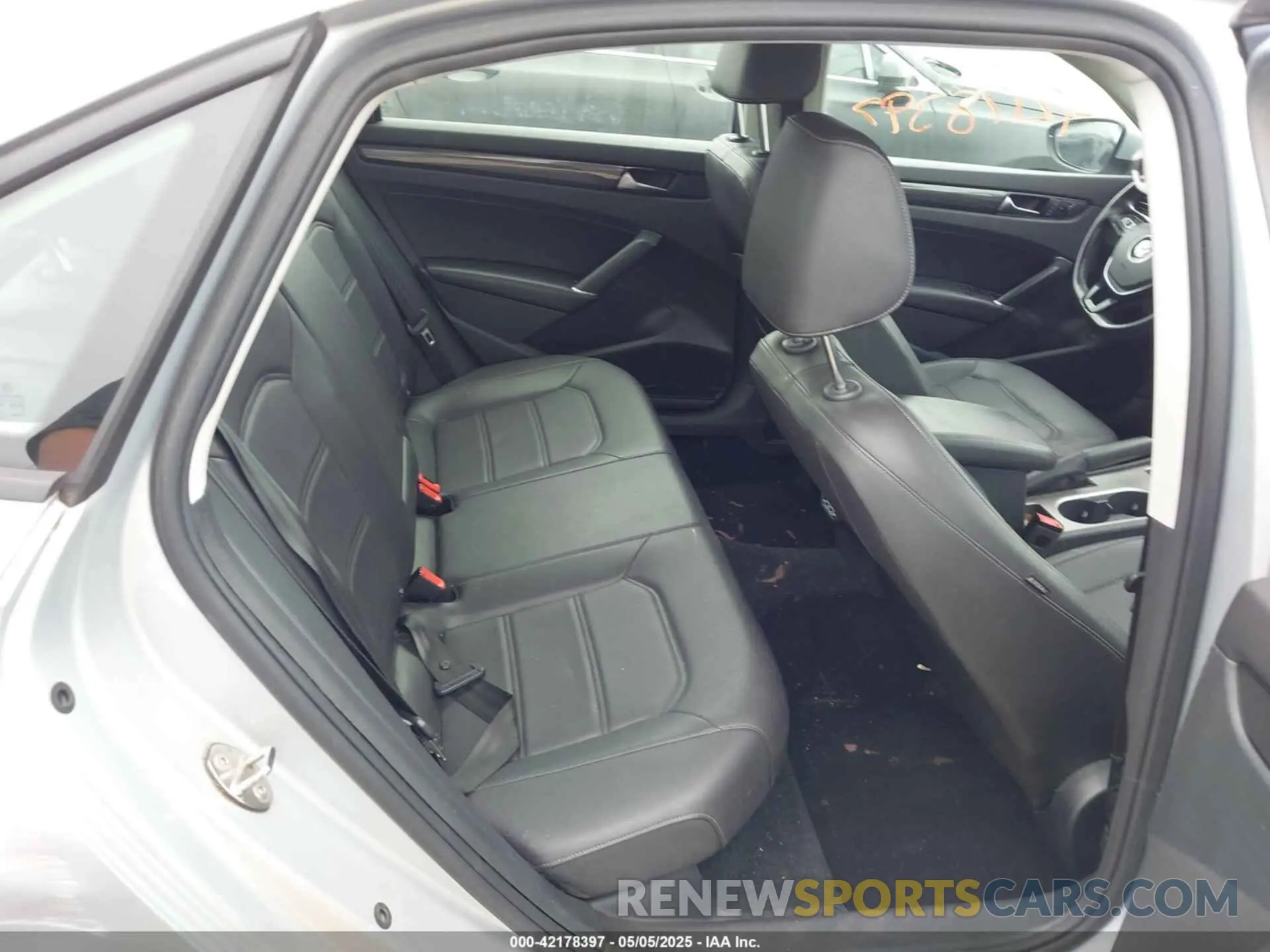 8 fotografías del automóvil dañado 1VWMA7A32LC021805 VOLKSWAGEN PASSAT 2020