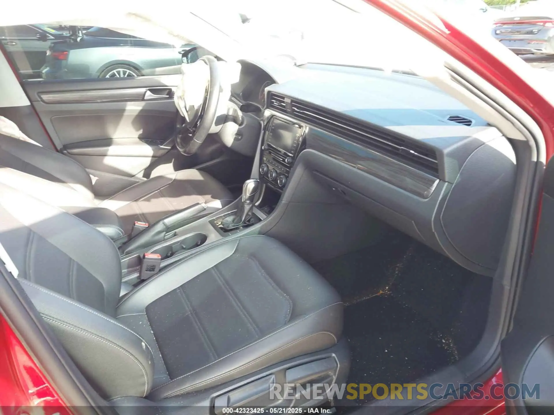 5 fotografías del automóvil dañado 1VWMA7A36LC020561 VOLKSWAGEN PASSAT 2020