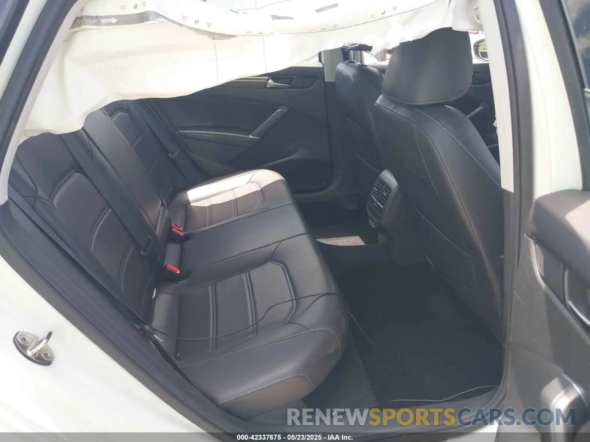 8 fotografías del automóvil dañado 1VWMA7A3XLC013709 VOLKSWAGEN PASSAT 2020