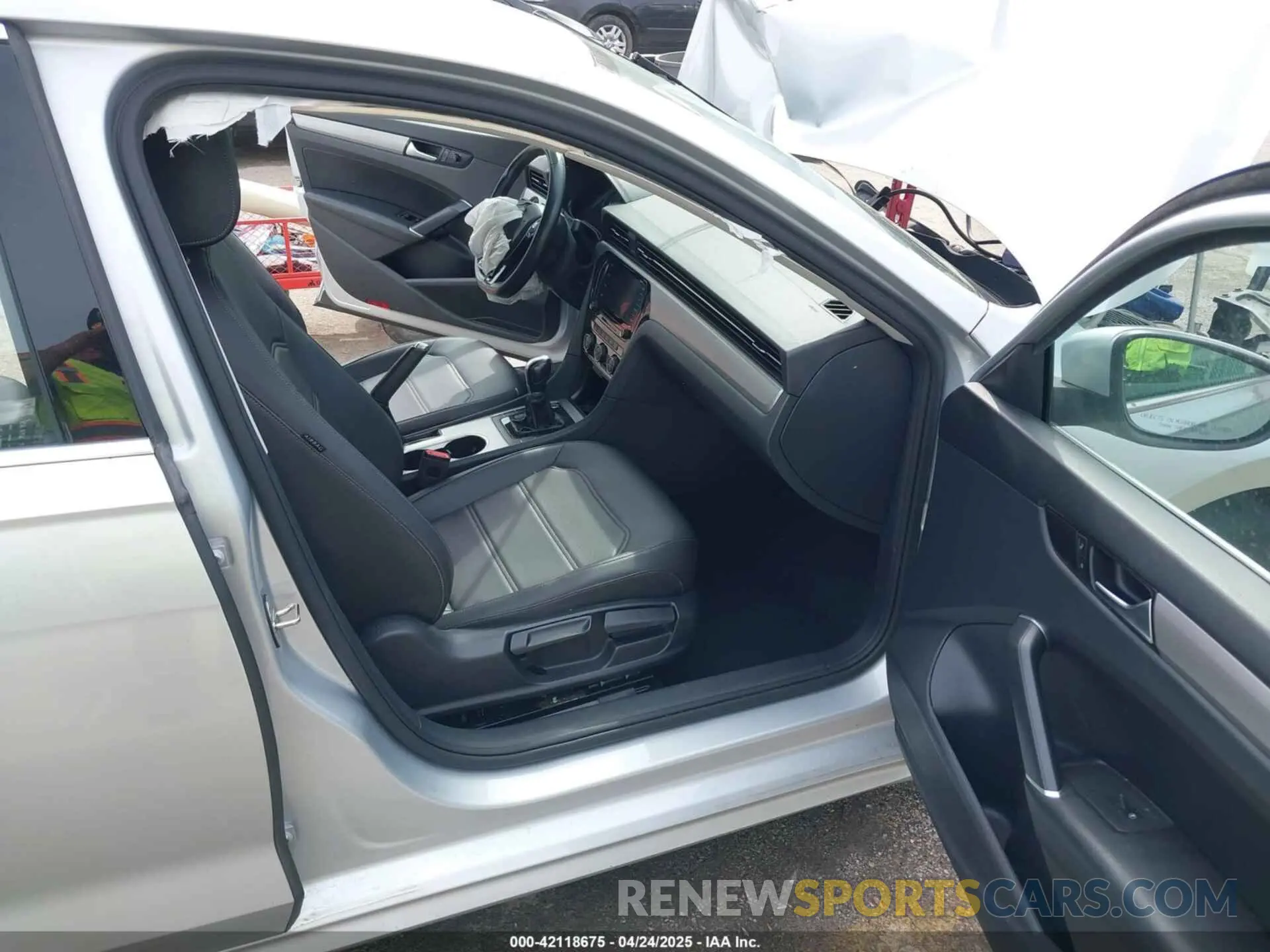 5 fotografías del automóvil dañado 1VWSA7A31LC027280 VOLKSWAGEN PASSAT 2020