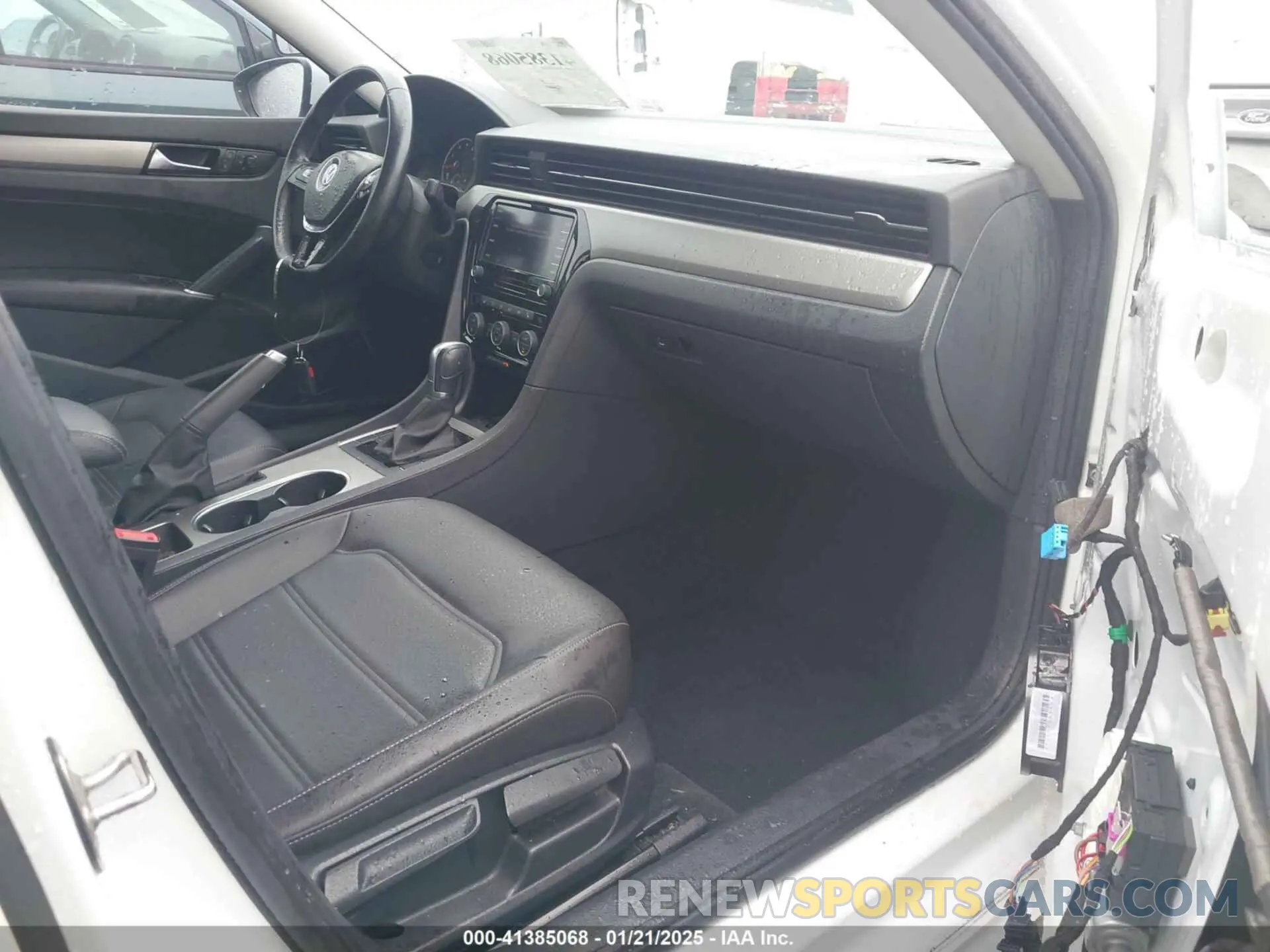 5 fotografías del automóvil dañado 1VWSA7A32LC009225 VOLKSWAGEN PASSAT 2020