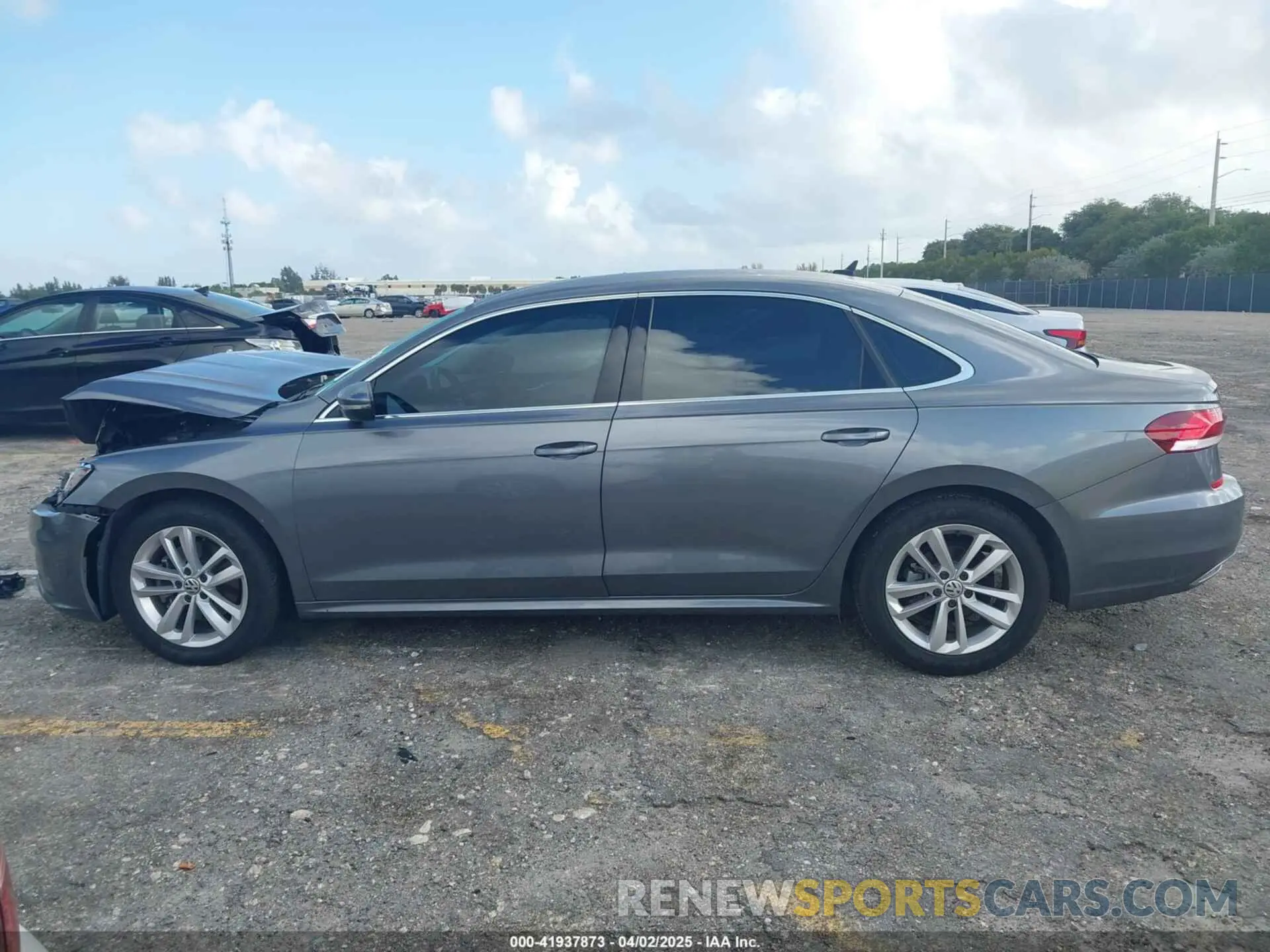 14 fotografías del automóvil dañado 1VWSA7A32LC011511 VOLKSWAGEN PASSAT 2020