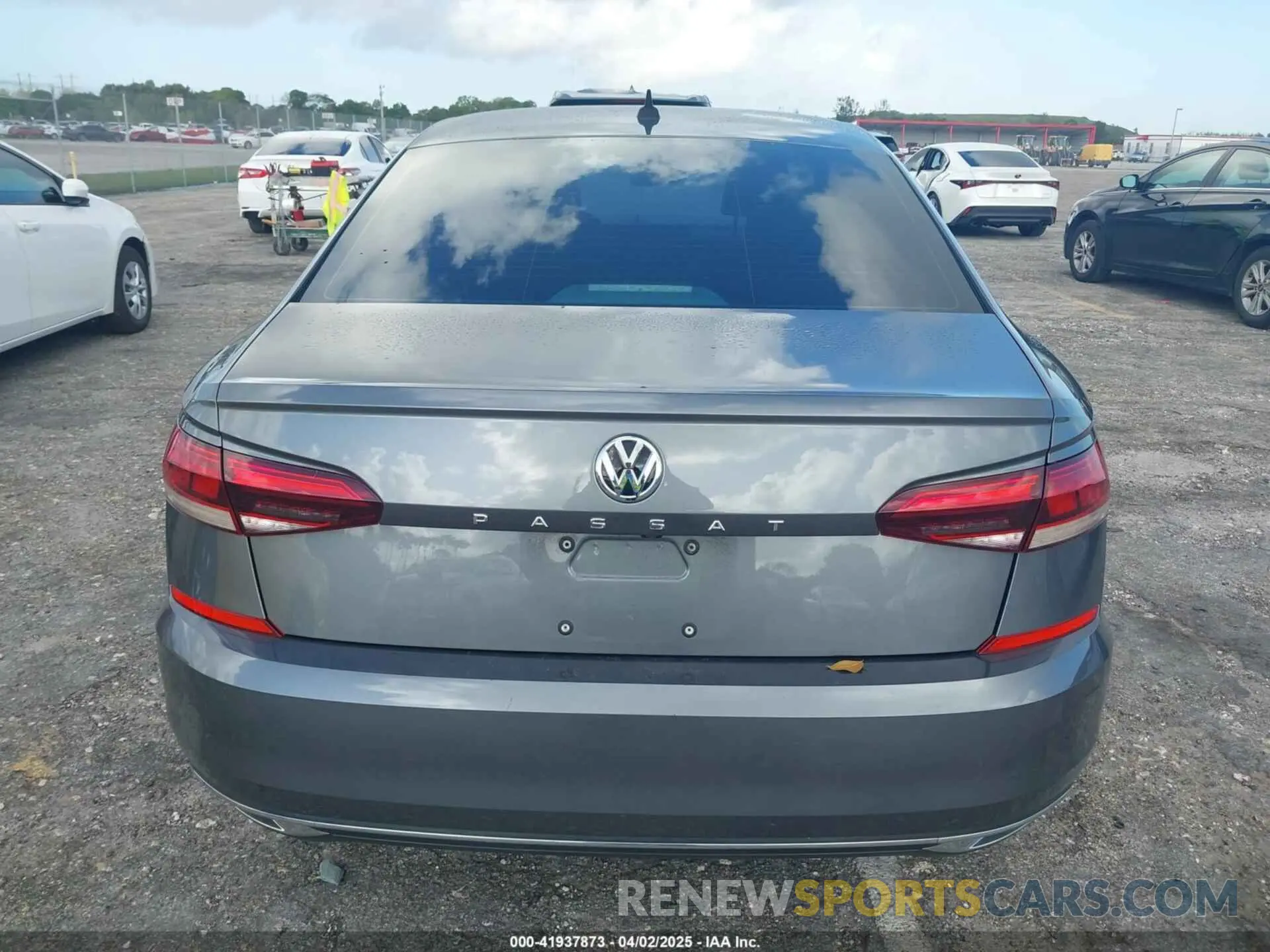16 fotografías del automóvil dañado 1VWSA7A32LC011511 VOLKSWAGEN PASSAT 2020