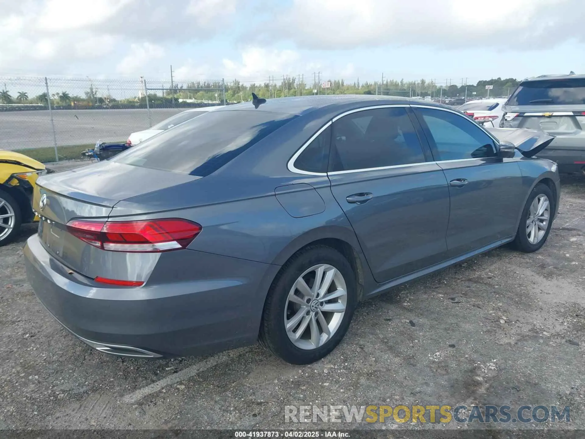 4 fotografías del automóvil dañado 1VWSA7A32LC011511 VOLKSWAGEN PASSAT 2020