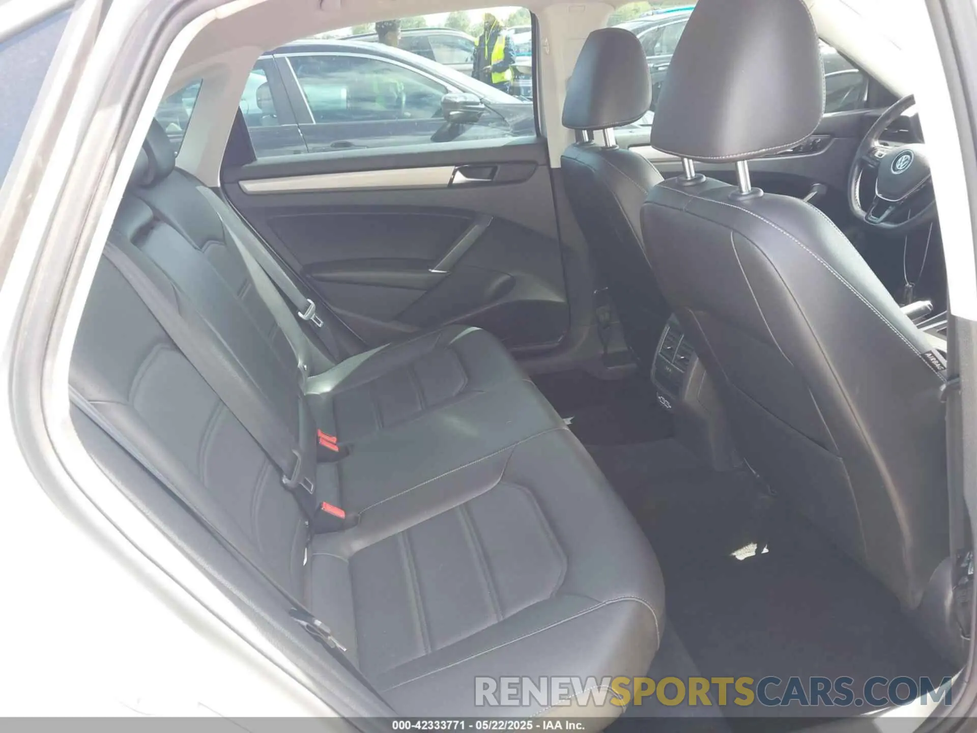 8 fotografías del automóvil dañado 1VWSA7A35LC010546 VOLKSWAGEN PASSAT 2020
