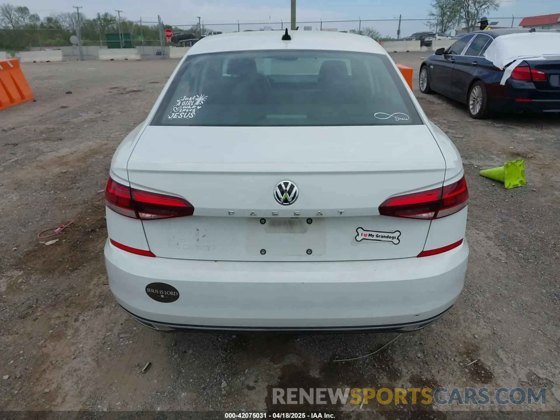 16 fotografías del automóvil dañado 1VWWA7A35LC020866 VOLKSWAGEN PASSAT 2020
