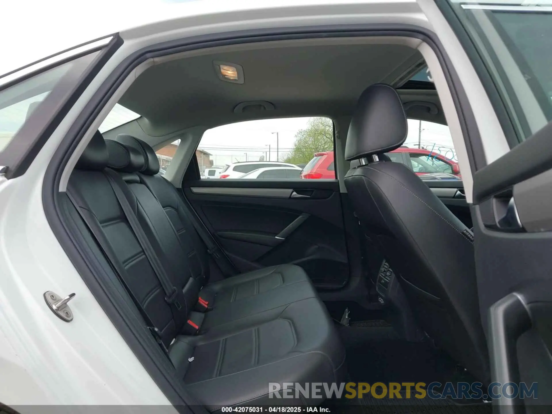 8 fotografías del automóvil dañado 1VWWA7A35LC020866 VOLKSWAGEN PASSAT 2020