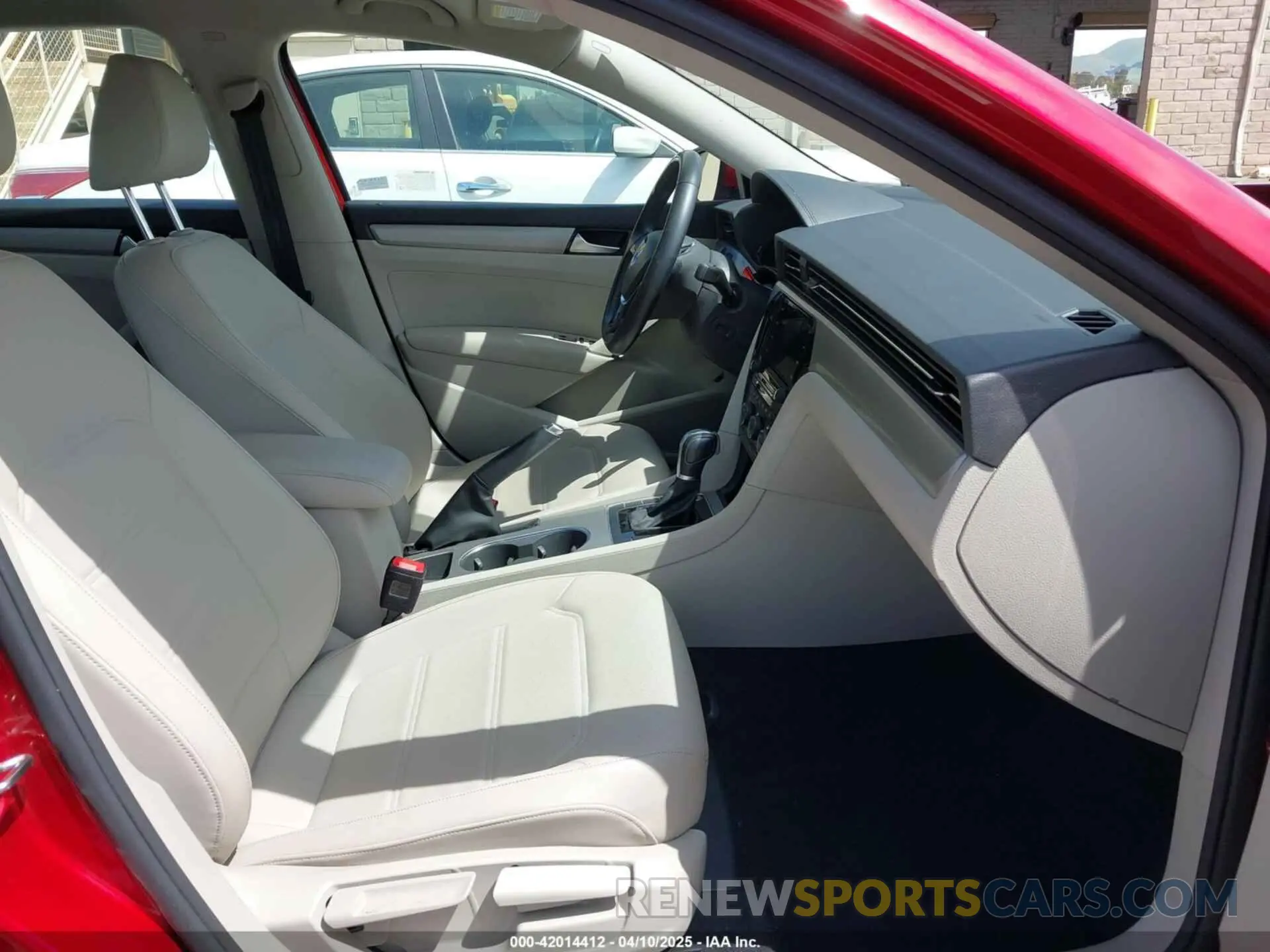 5 fotografías del automóvil dañado 1VWWA7A38LC003088 VOLKSWAGEN PASSAT 2020