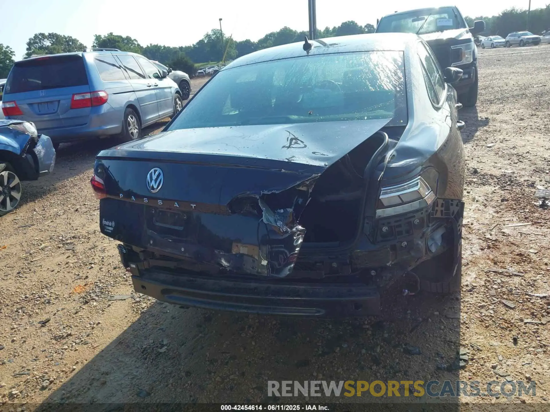 15 fotografías del automóvil dañado 1VWAA7A31MC017829 VOLKSWAGEN PASSAT 2021