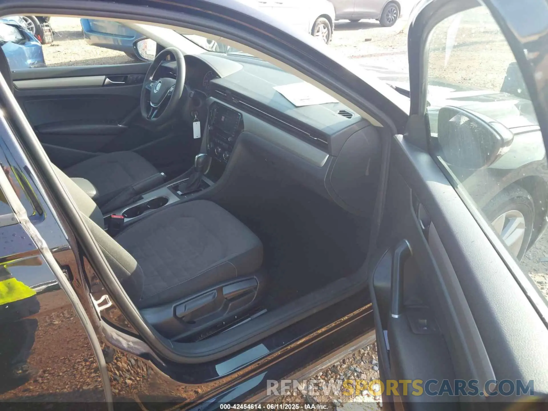 5 fotografías del automóvil dañado 1VWAA7A31MC017829 VOLKSWAGEN PASSAT 2021